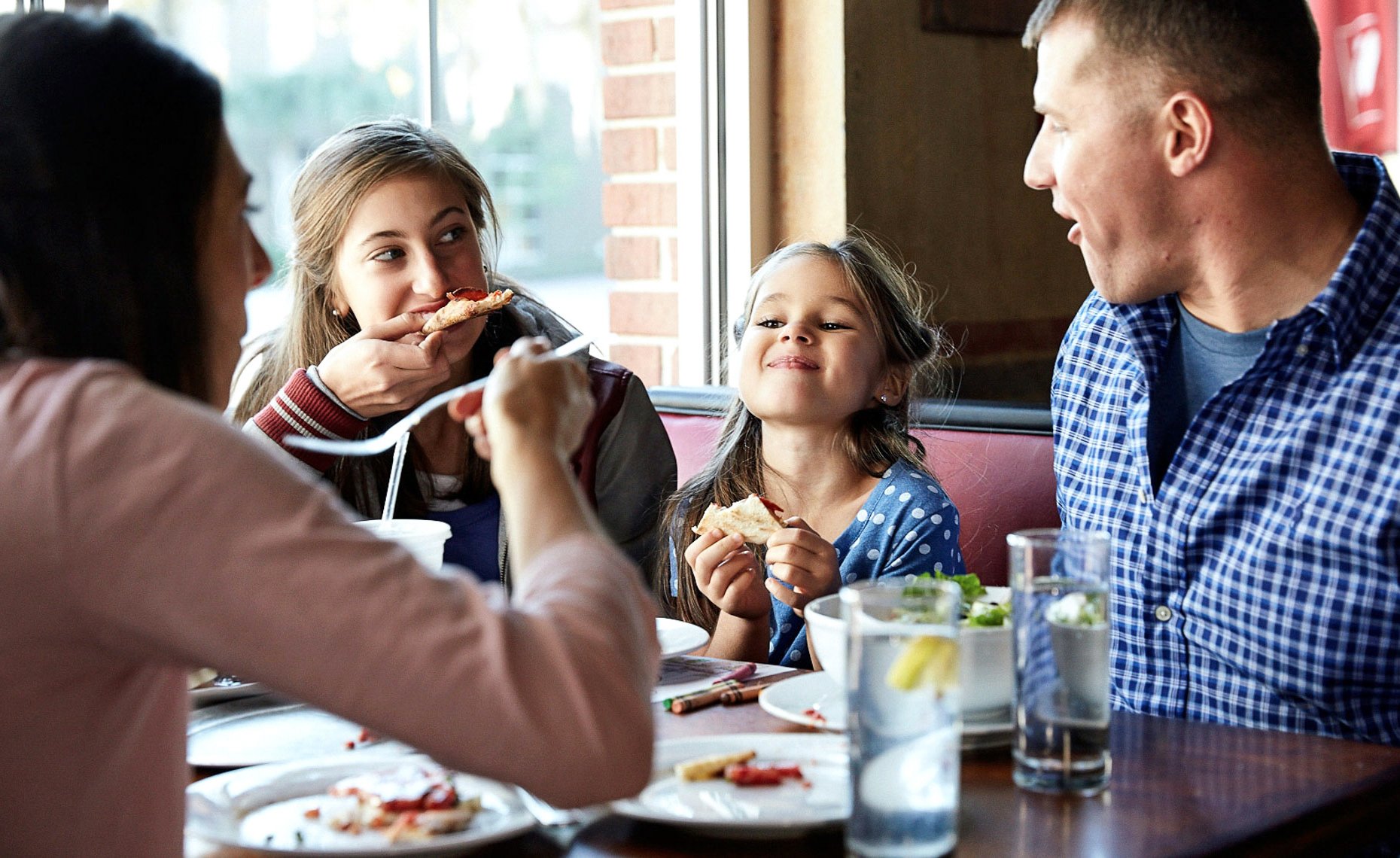 PizzaParlor_1A_1601_BLAIS-WH_EAT_ADV.jpg