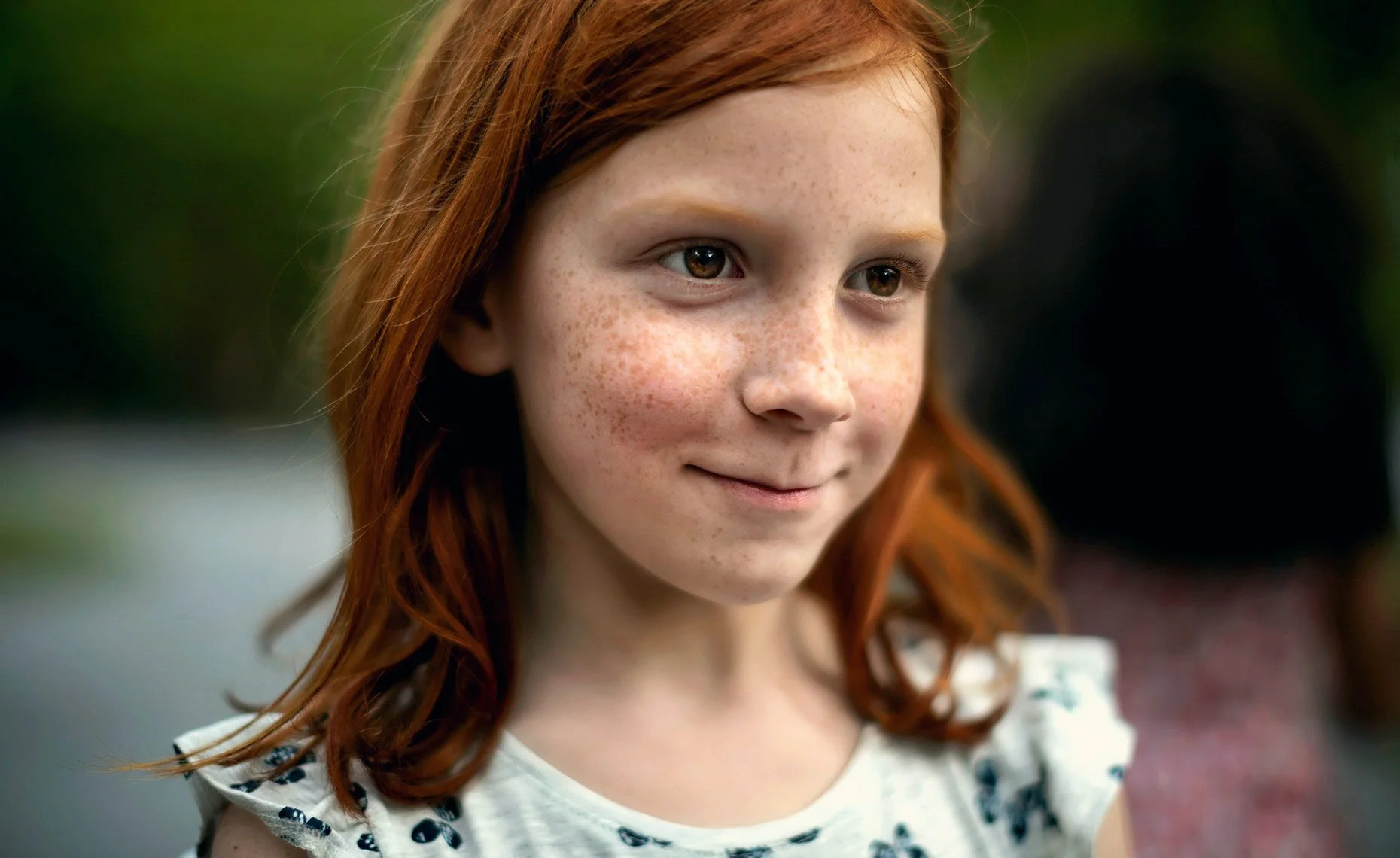 7U2A4127RedheadFrecklesGirl_LW_WH_KIDS_BLAISK_2023.jpg