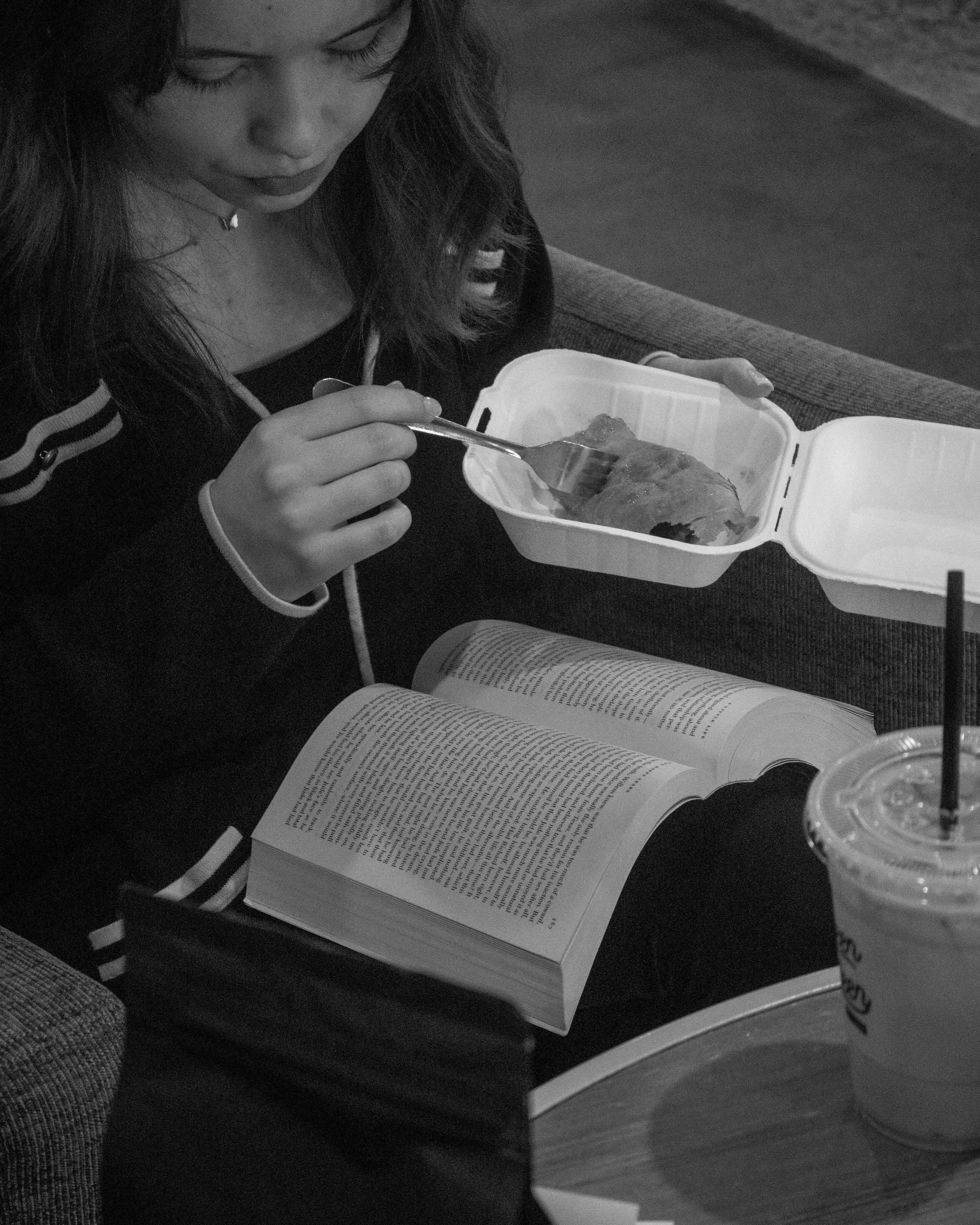 Rainy days + Maple Sausage Rolls + a good read = a GREAT day☕️🌦️