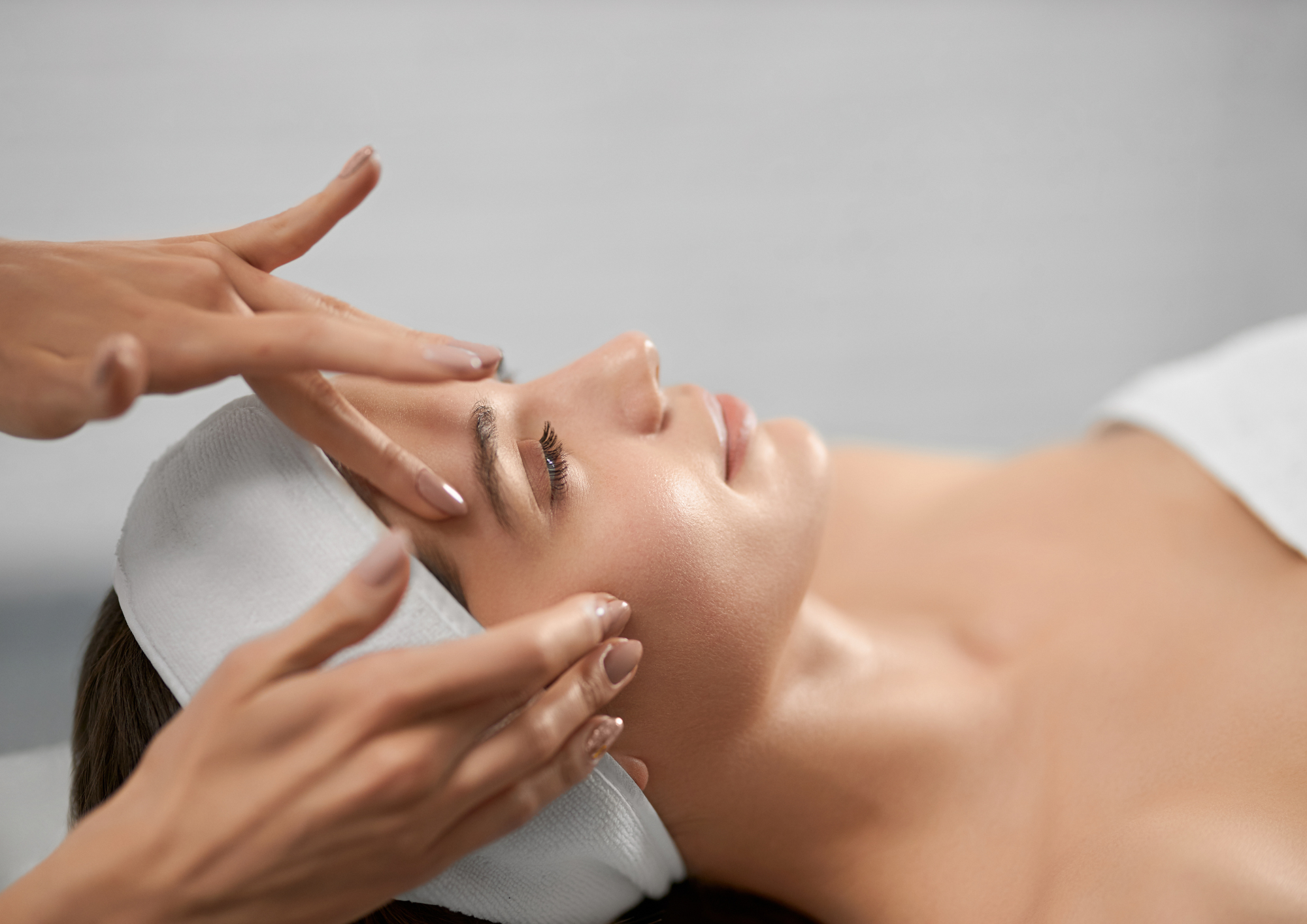 5 Surprising Benefits of Facial Treatment