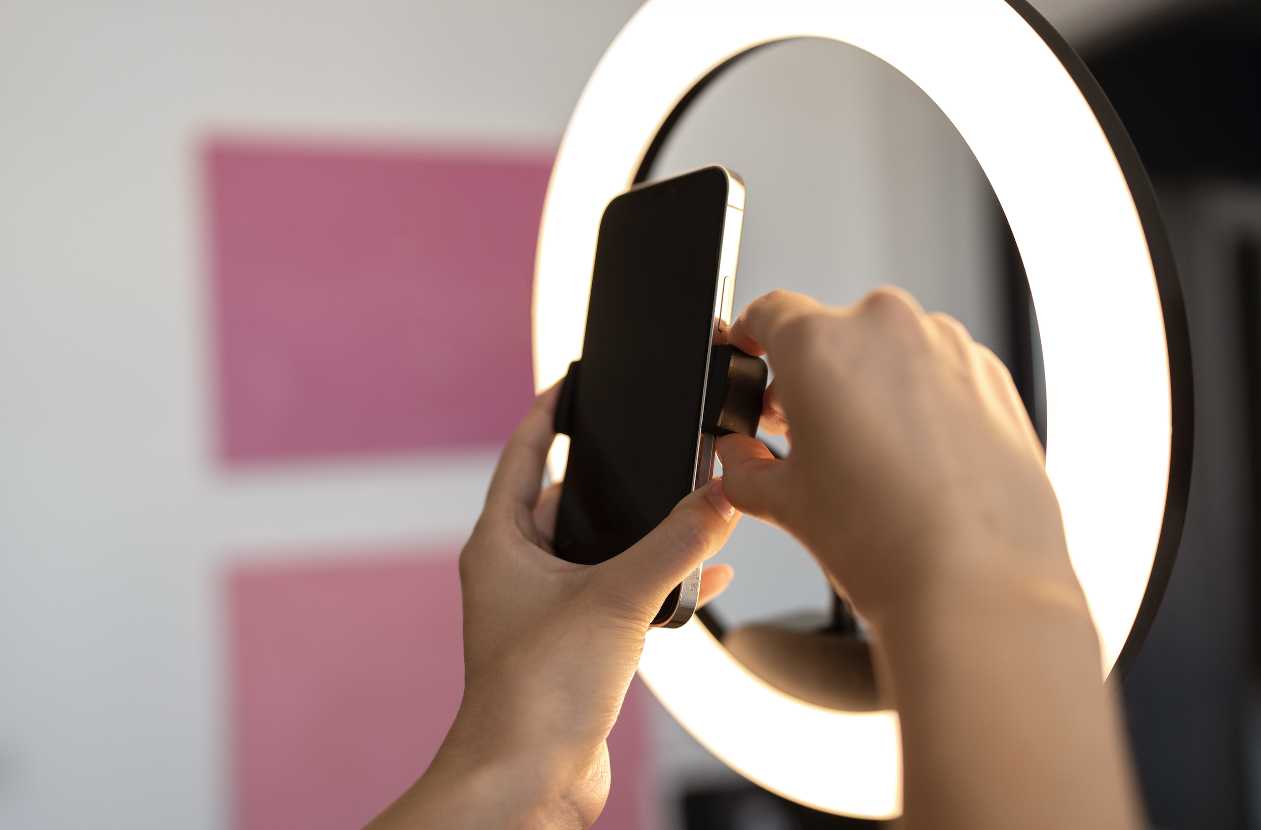 How to Use TikTok as an Interior Designer to Attract Clients and Build Authority