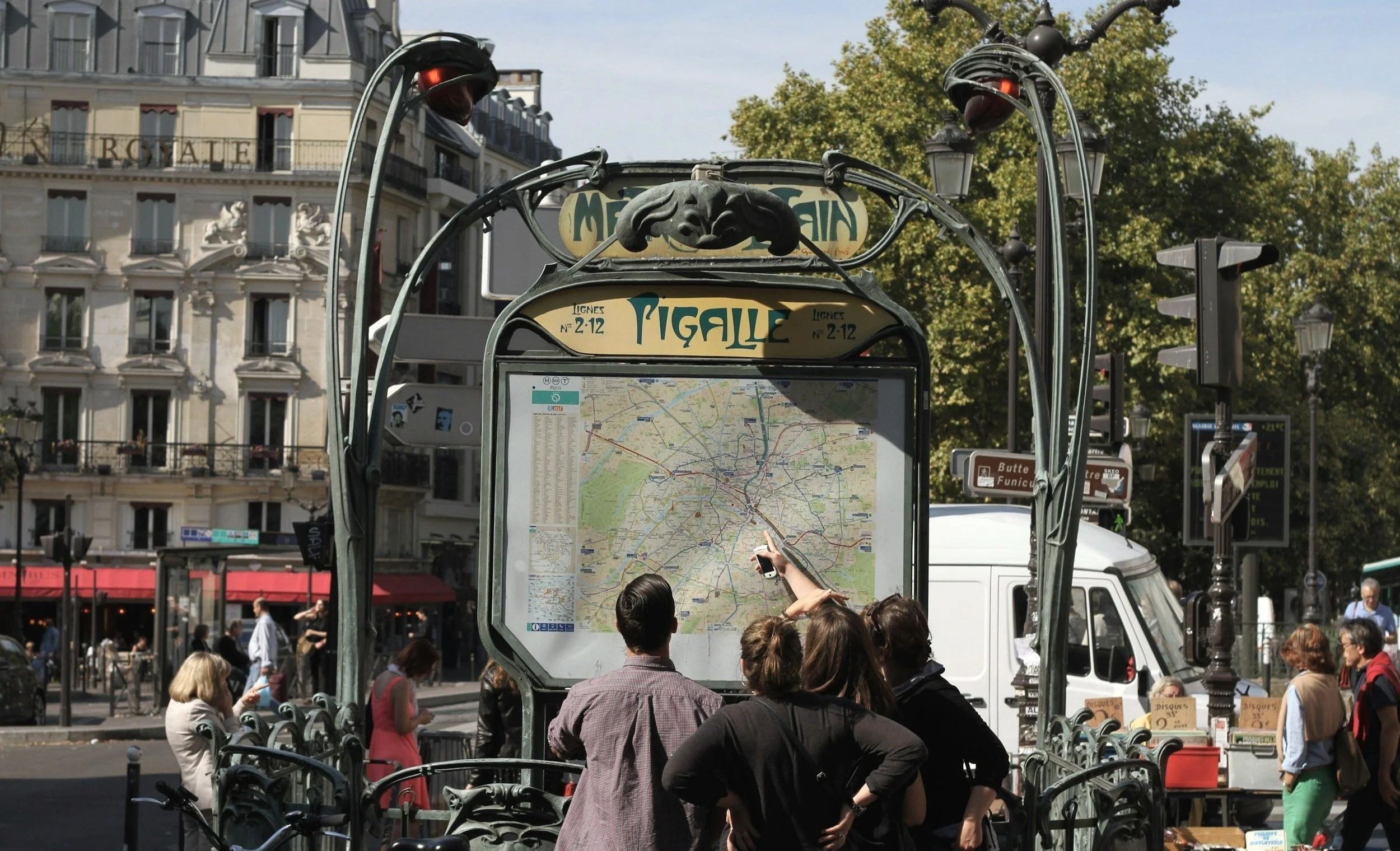 Tips for protecting yourself while visiting Paris - Travel Bliss