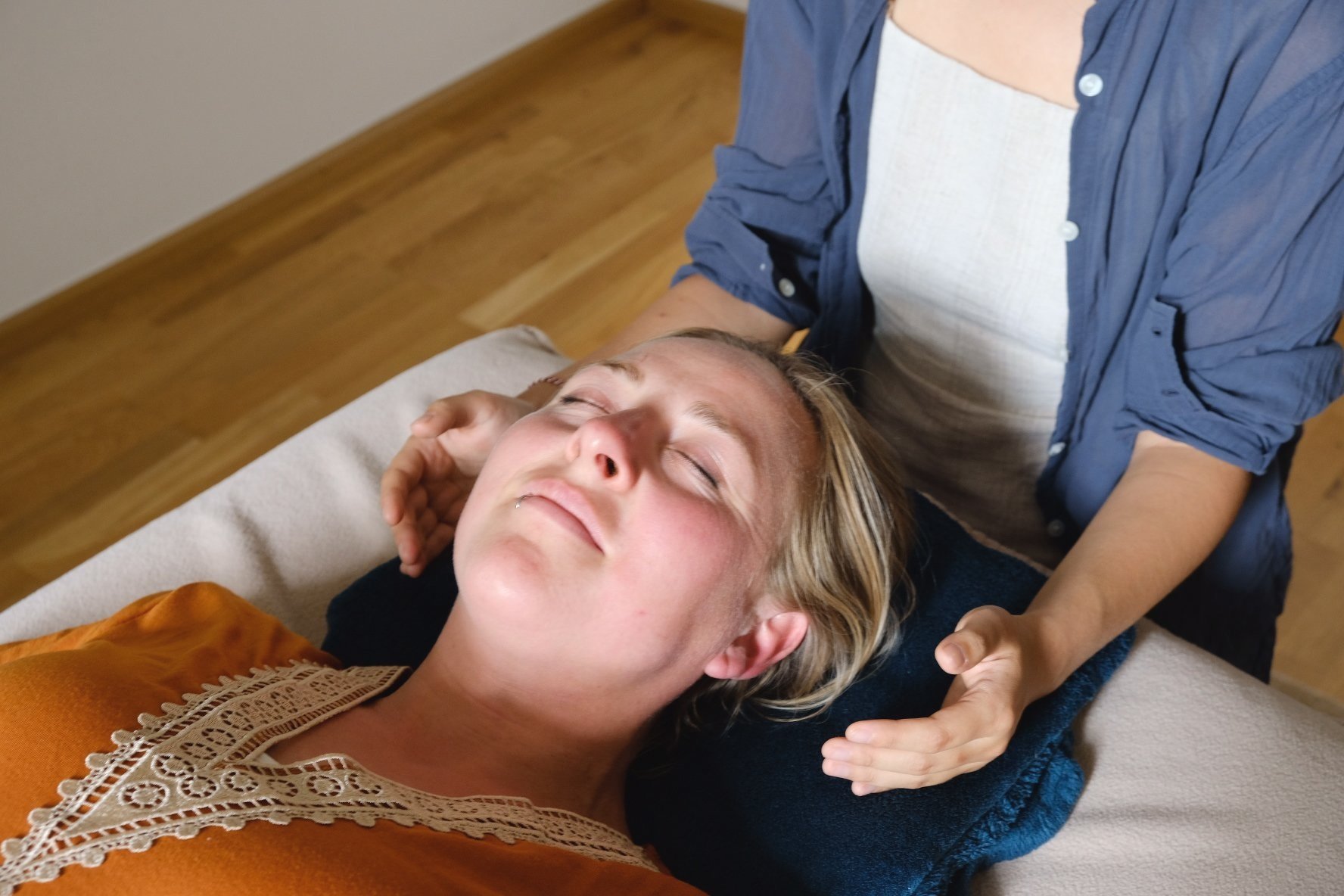 Reiki treatment with Shasha