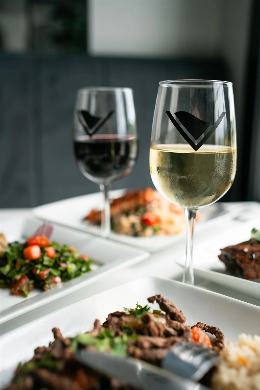 Red and white wine with mezze