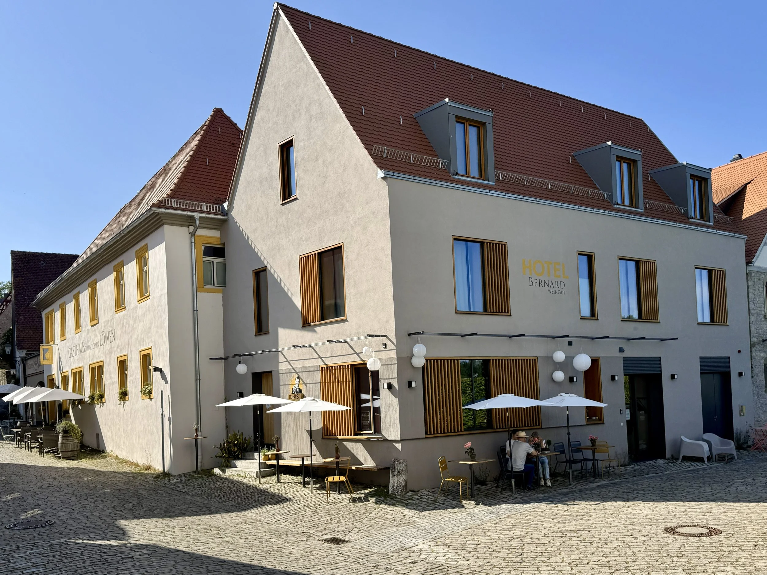 Hotel mit Weinbar und Gasthaus zum Goldenen Löwen