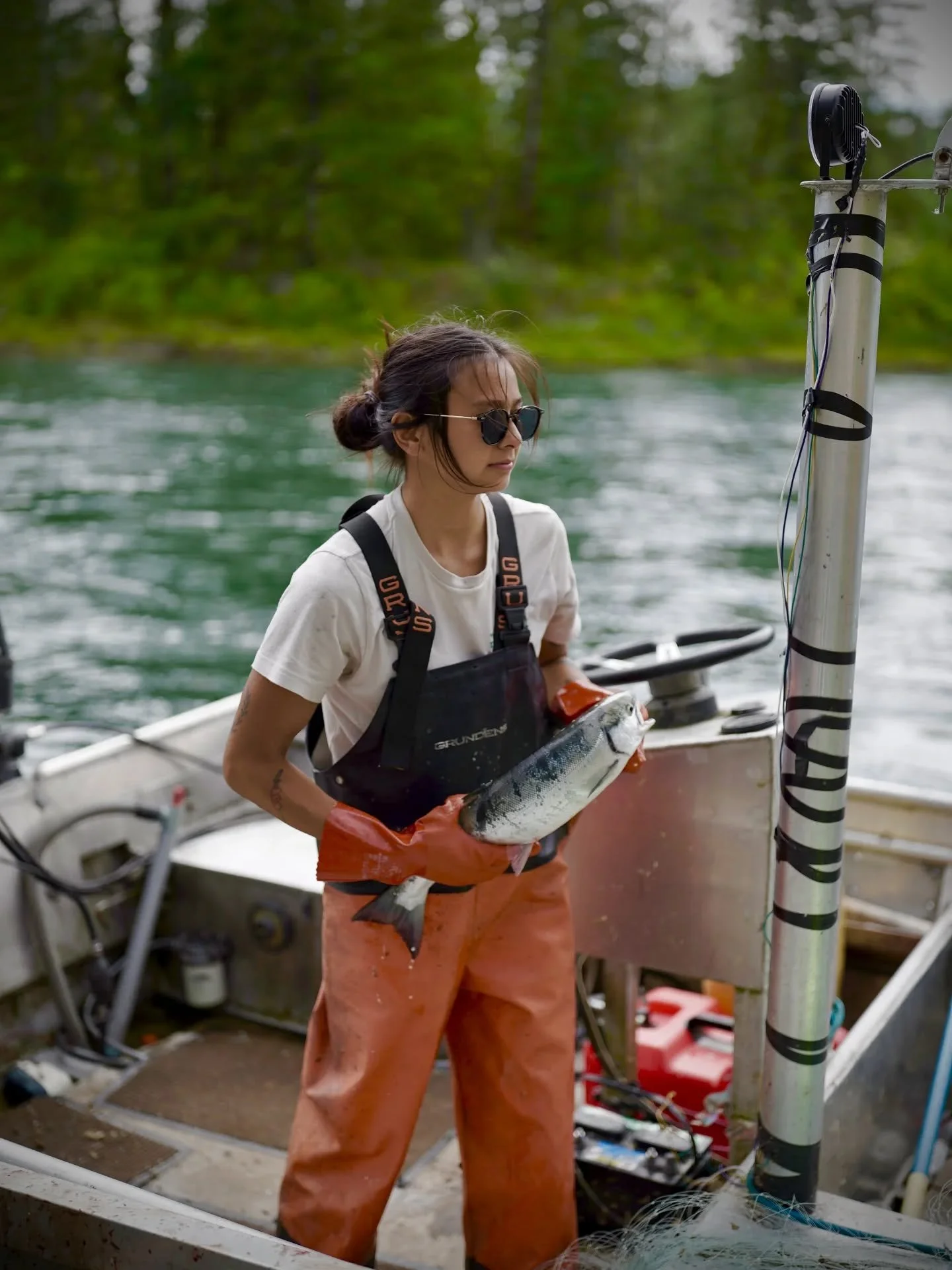 Already looking forward to next year's fishing season...
Pictured by @markdtitus at the Naknek River, Bristol Bay, is amazing @evaswild employee and upper Skagit triber Janelle Schuyler (@janelle.schuyler), who will be appearing in @theturnfilm ...