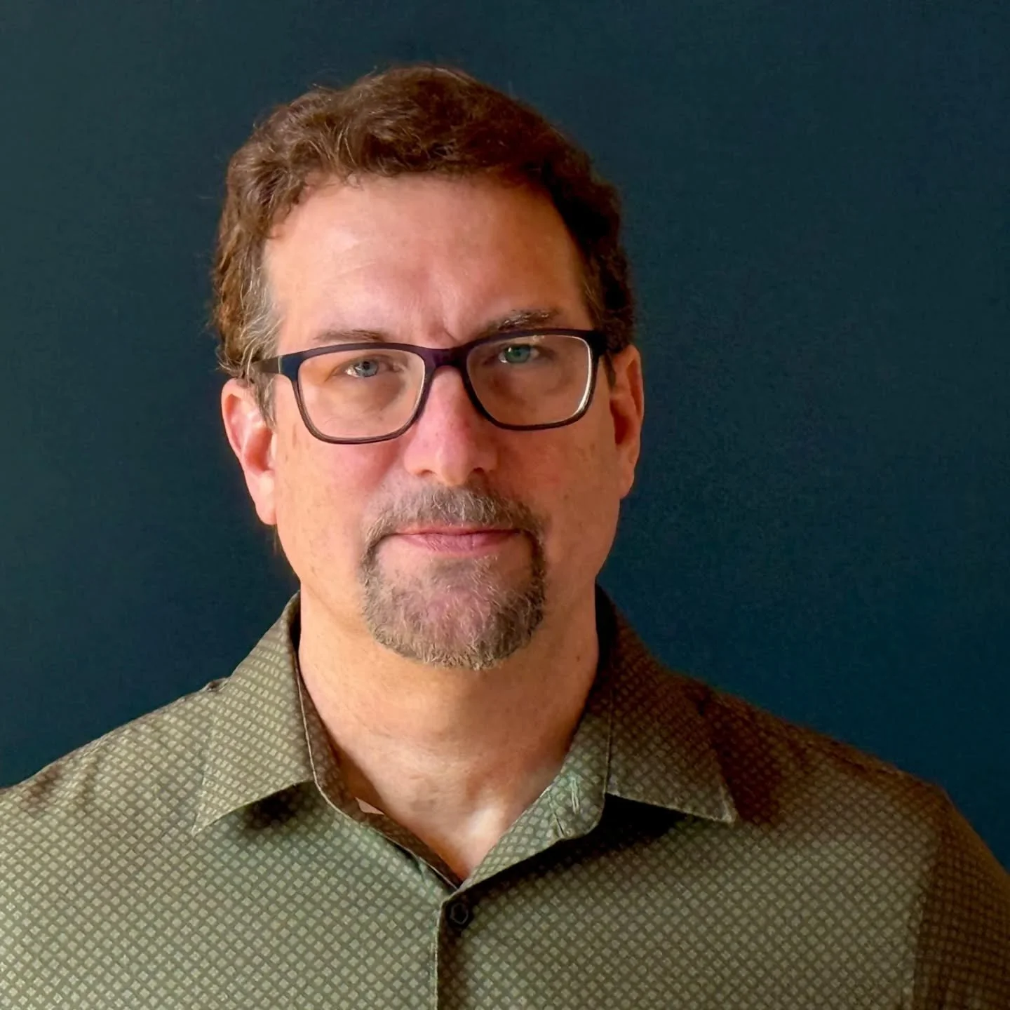 Meet another incredible member of @theturnfilm team: Co-Writer and Story Editor Eric Frith, (Executive Producer on the new Hulu release: Mouth of the Wolf - Amanda Knox Returns to Italy)
Working in both non-scripted and scripted, Eric Frith's Emmy Aw