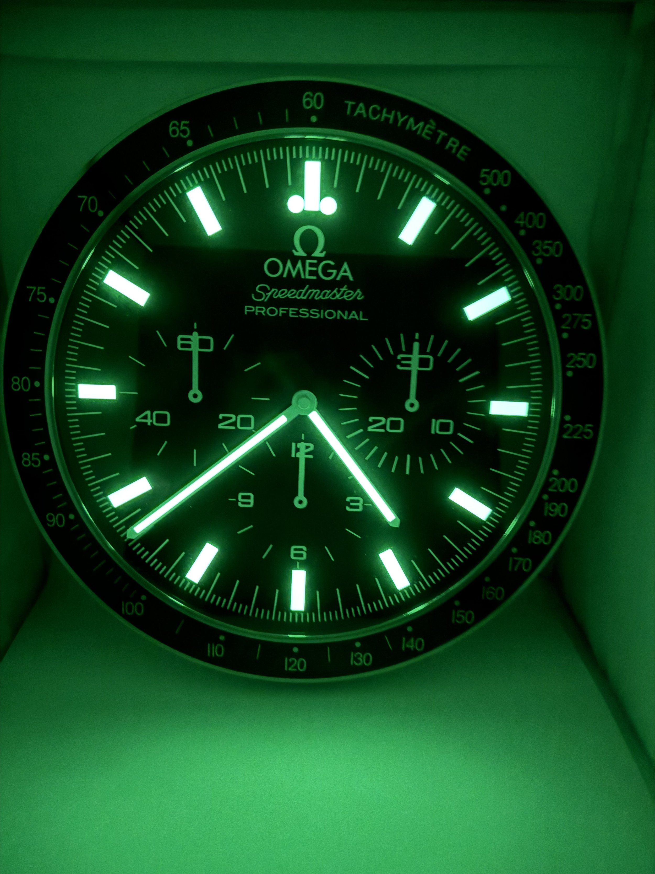 Omega Speedmaster Original glow.jpg