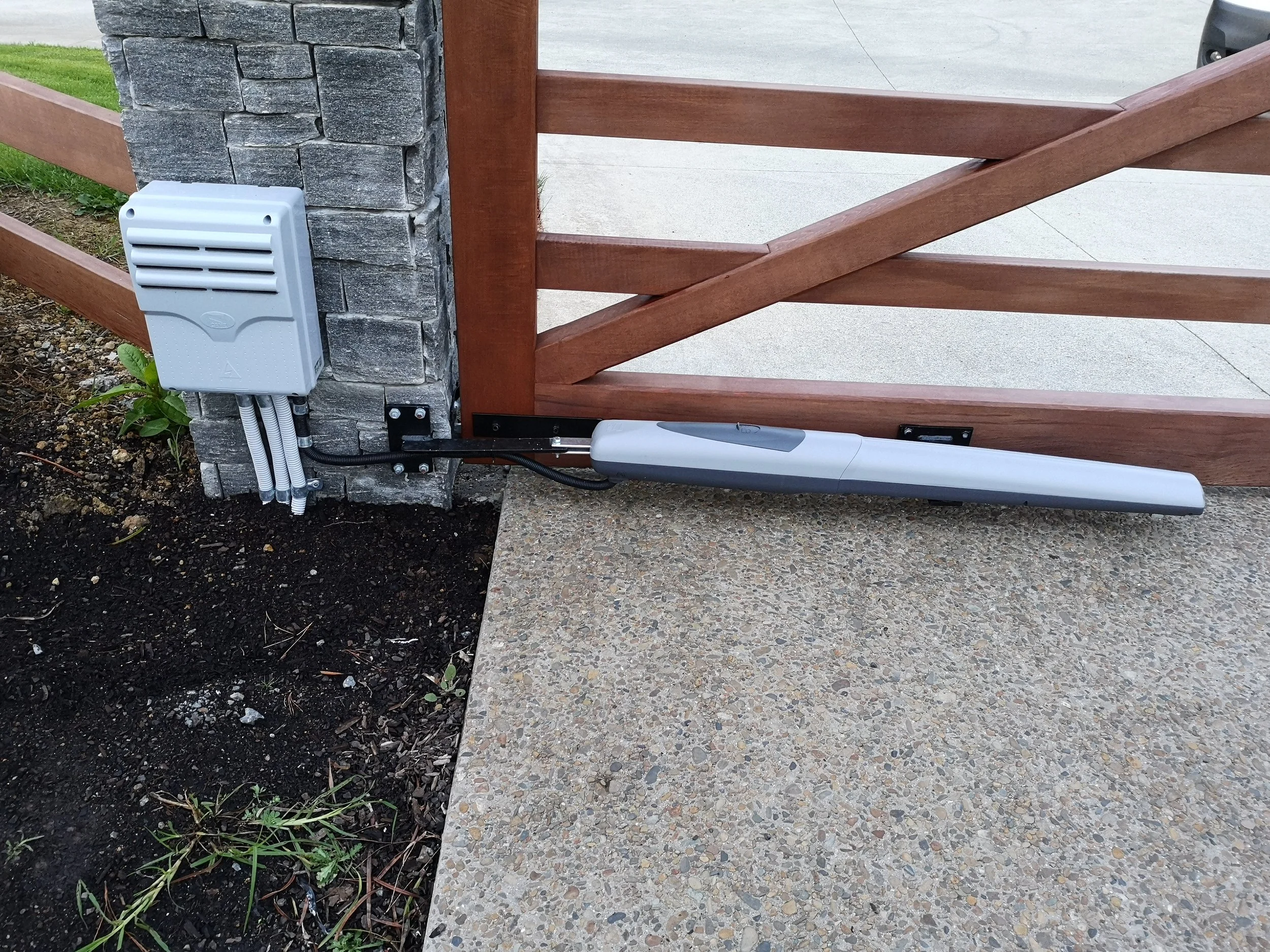 Automatic Gates (Gate Automation) — Wooden Gates