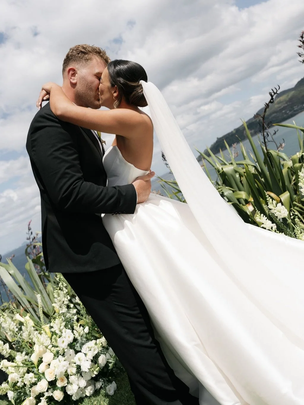 A little preview of Millie + Ollie&rsquo;s incredible wedding day 💛 An exciting start to the 2025/26 wedding season! 

Day-of styling &amp; coordination: @savethedate__celebrations 
Venue: @orua_beachhouse
Photos: @ayshandhamish 
Flowers: @amys_flow