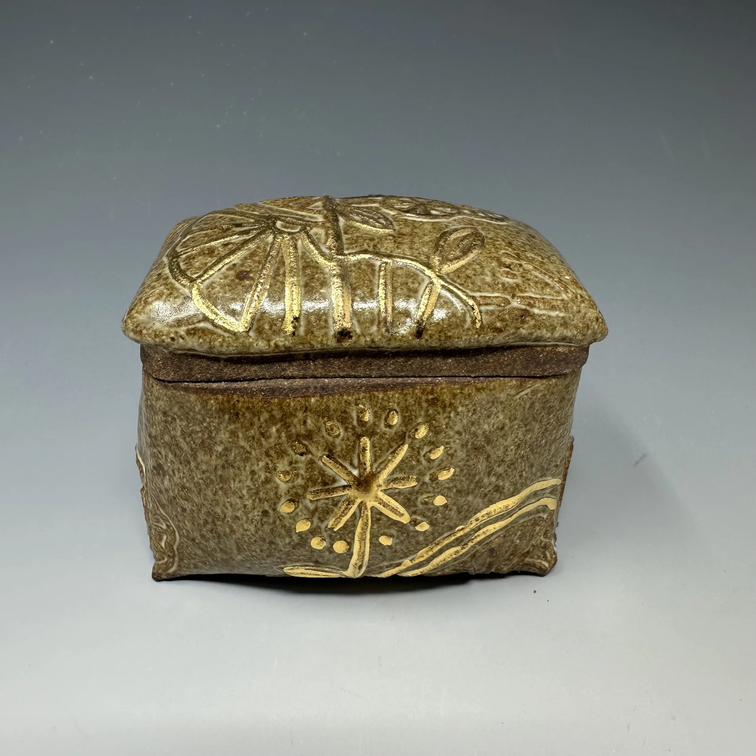 Little Box with Flowers and Gold leaf 1.jpeg