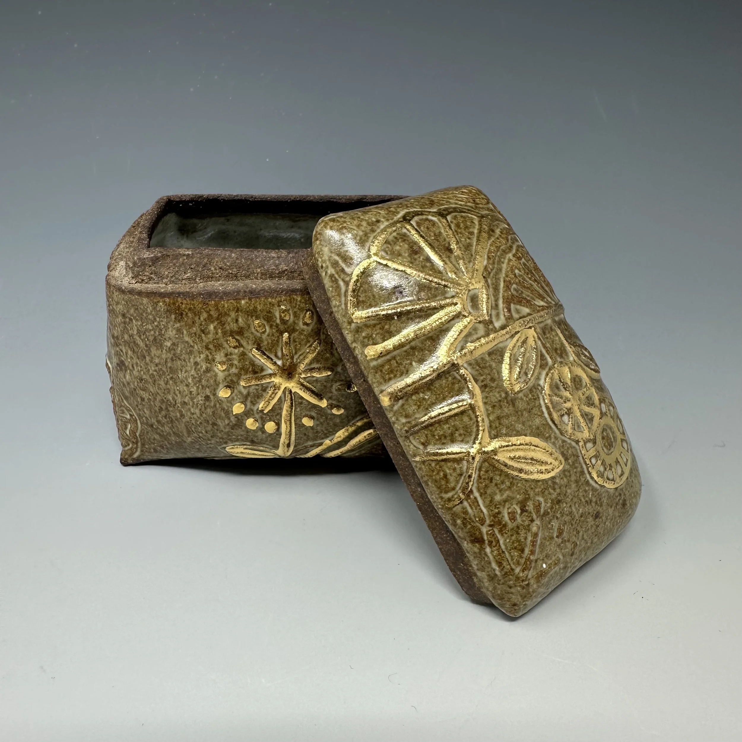 Little Box with Flowers and Gold leaf 2.jpeg