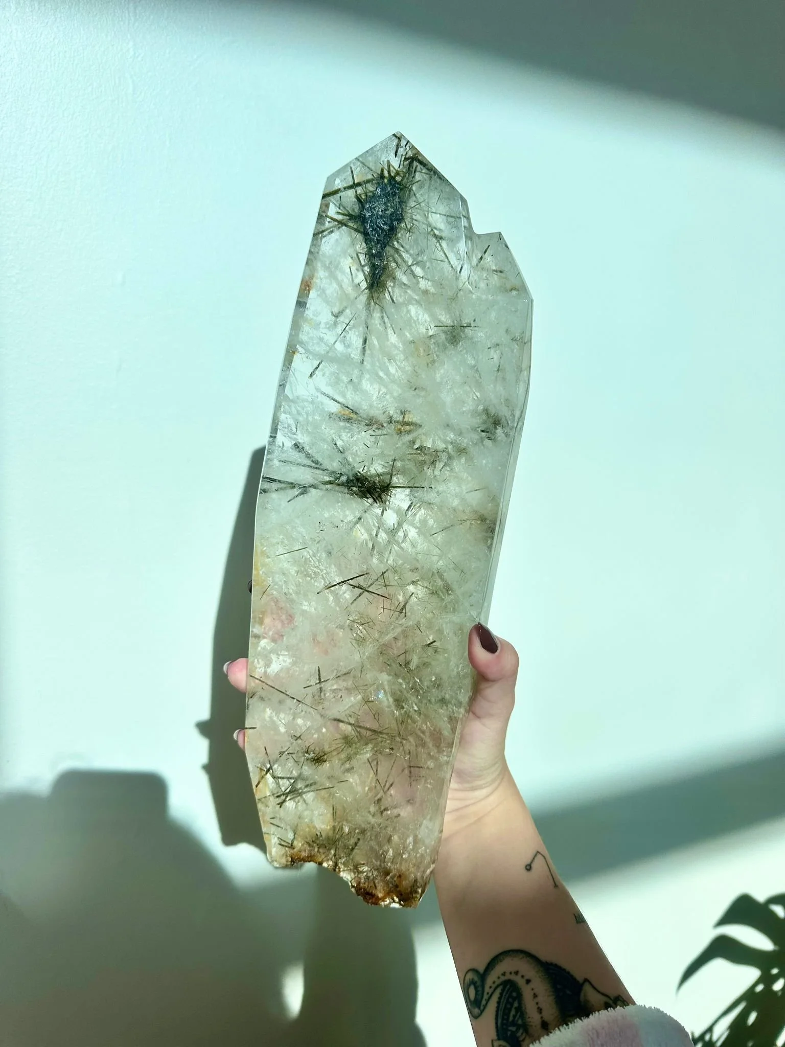 quartzo rutilado verde tras.jpeg