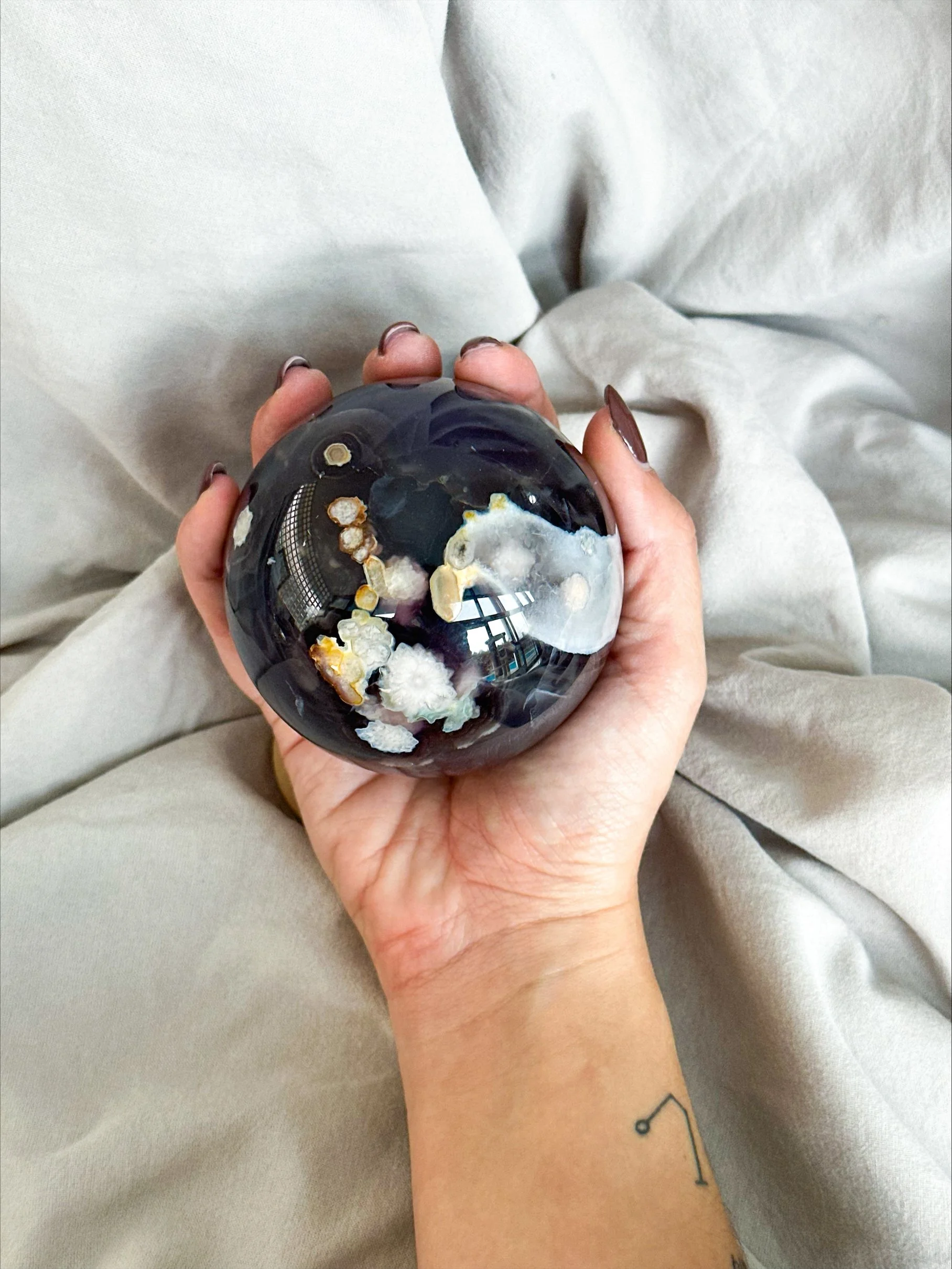 ESFERA DE ÁGATA FLOR NEGRA E ROXA