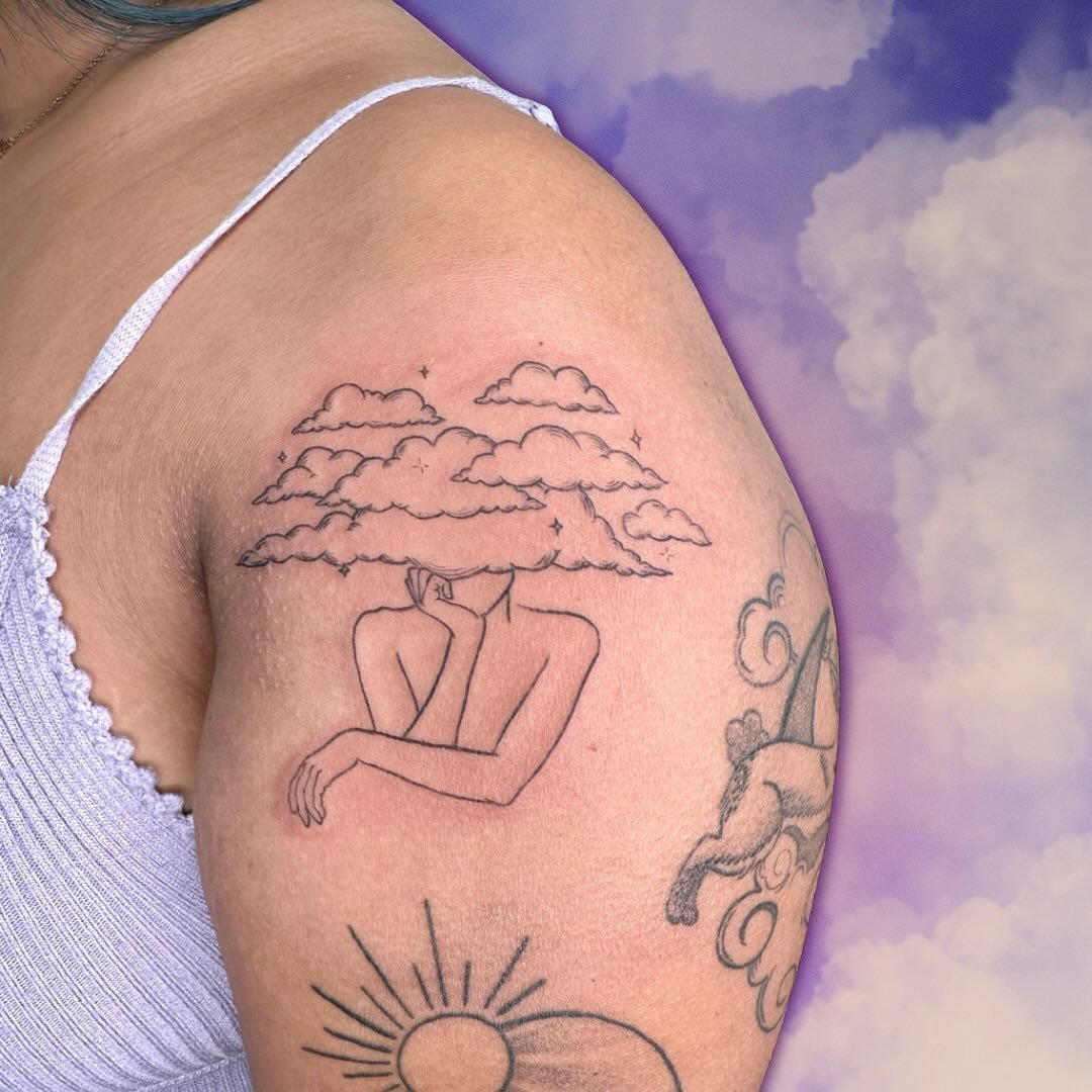 🎶head in the clouds🎶

Thank you so much for claiming this flash Alicia! I had so much fun getting to hang out with you and Kat :)

#paramoreinspired #brickbyboringbrick #paramore #headintheclouds #denver #colorado #tattooart #finelineart #linework 