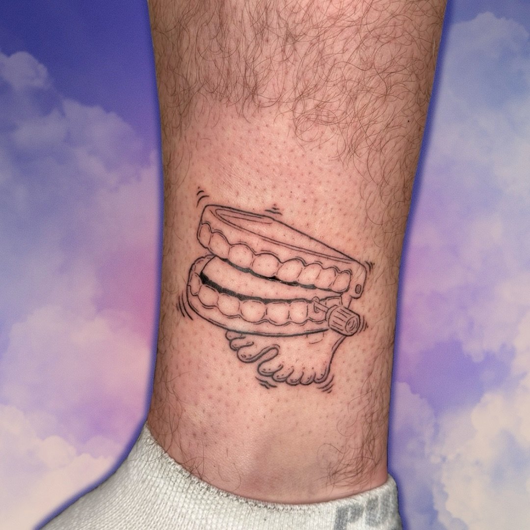Paramore flash for Taylor 🦷

Thank you so much for claiming this design!

#paramore #anklebiters #paramoreanklebiters #paramoreinspired #musicinspired #alternativemusic #womenwhotattoo #finelineart #fineline #musicinspiredtattoo #tattooart #denverar