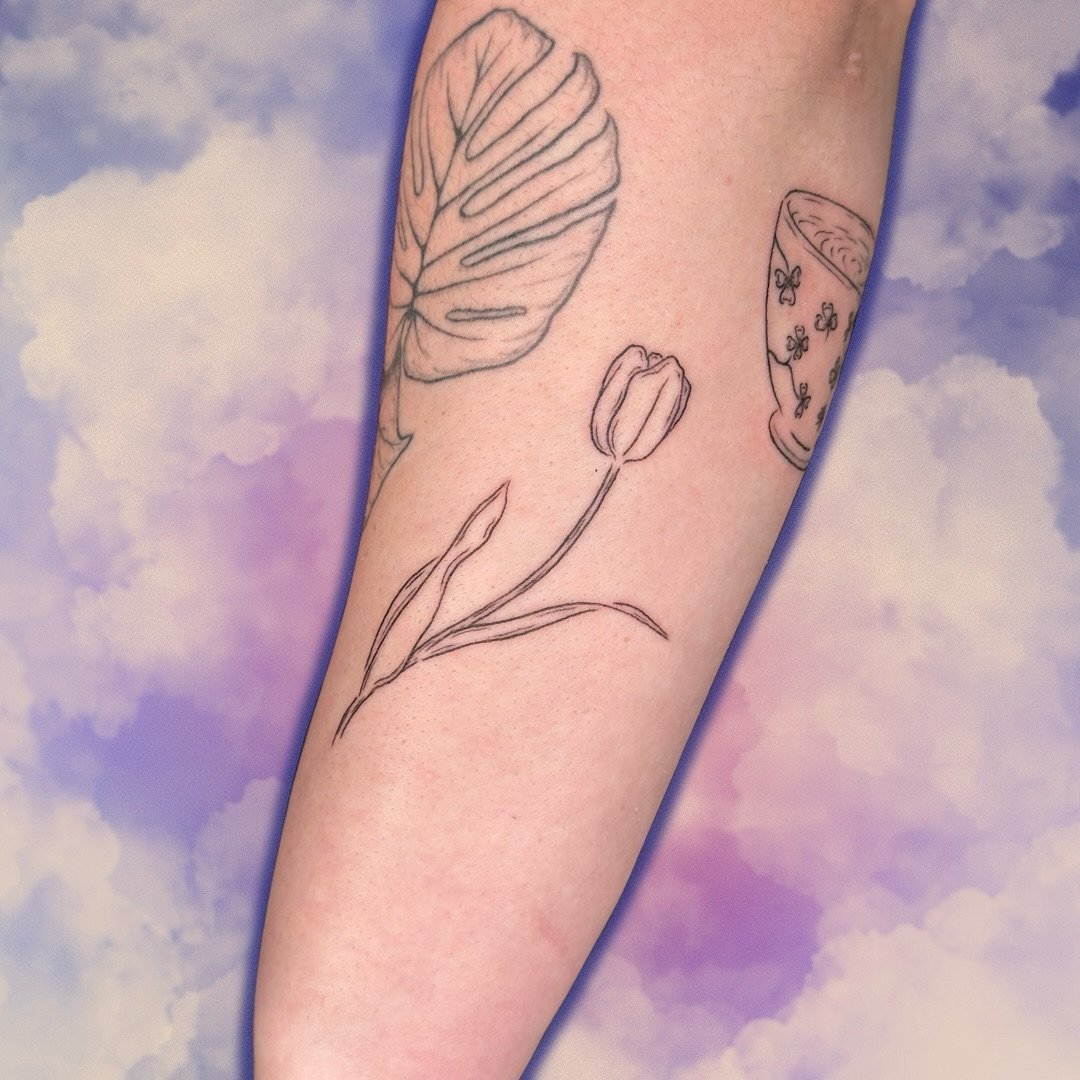 🌷from our Grand Opening event 

#tulip #tuliptattoo #flowertattoo #floraltattoo #coloradotattoo #womenwhotattoo