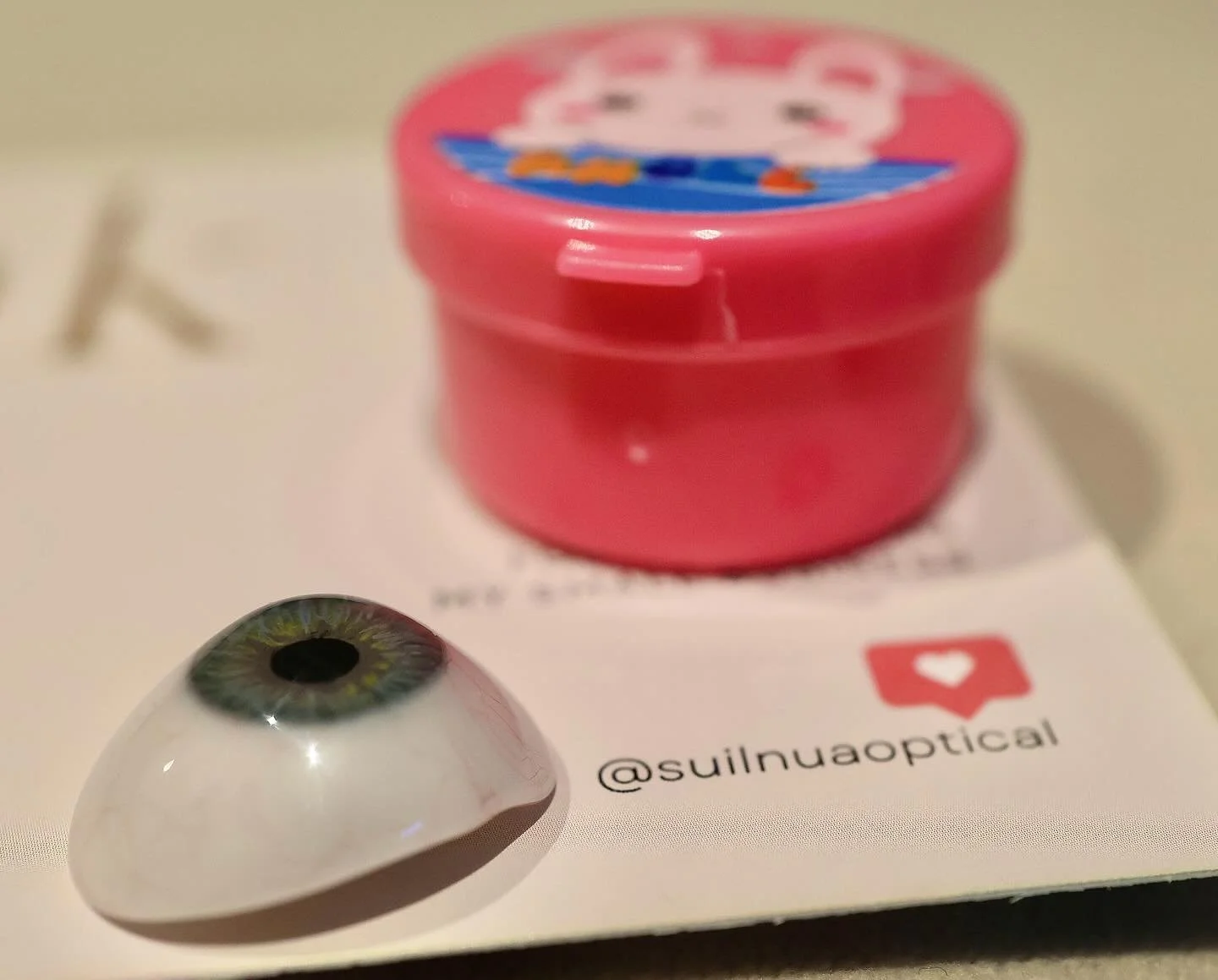 Special delivery for a super brave girl 🙌🏻

#artificialeye #prosthetic #iris #eye #suil