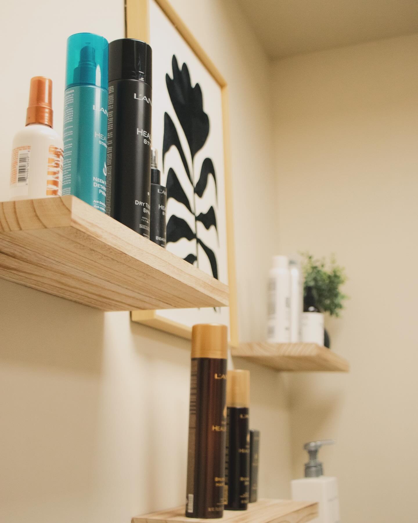 Let&rsquo;s play a game of Truth&hellip;&hellip;.Whats in your shower????

Cheap products will literally wash your color down the drain. At Salon Elevate I believe in offering the best. I will give you a customized recommendation for your haircare ro