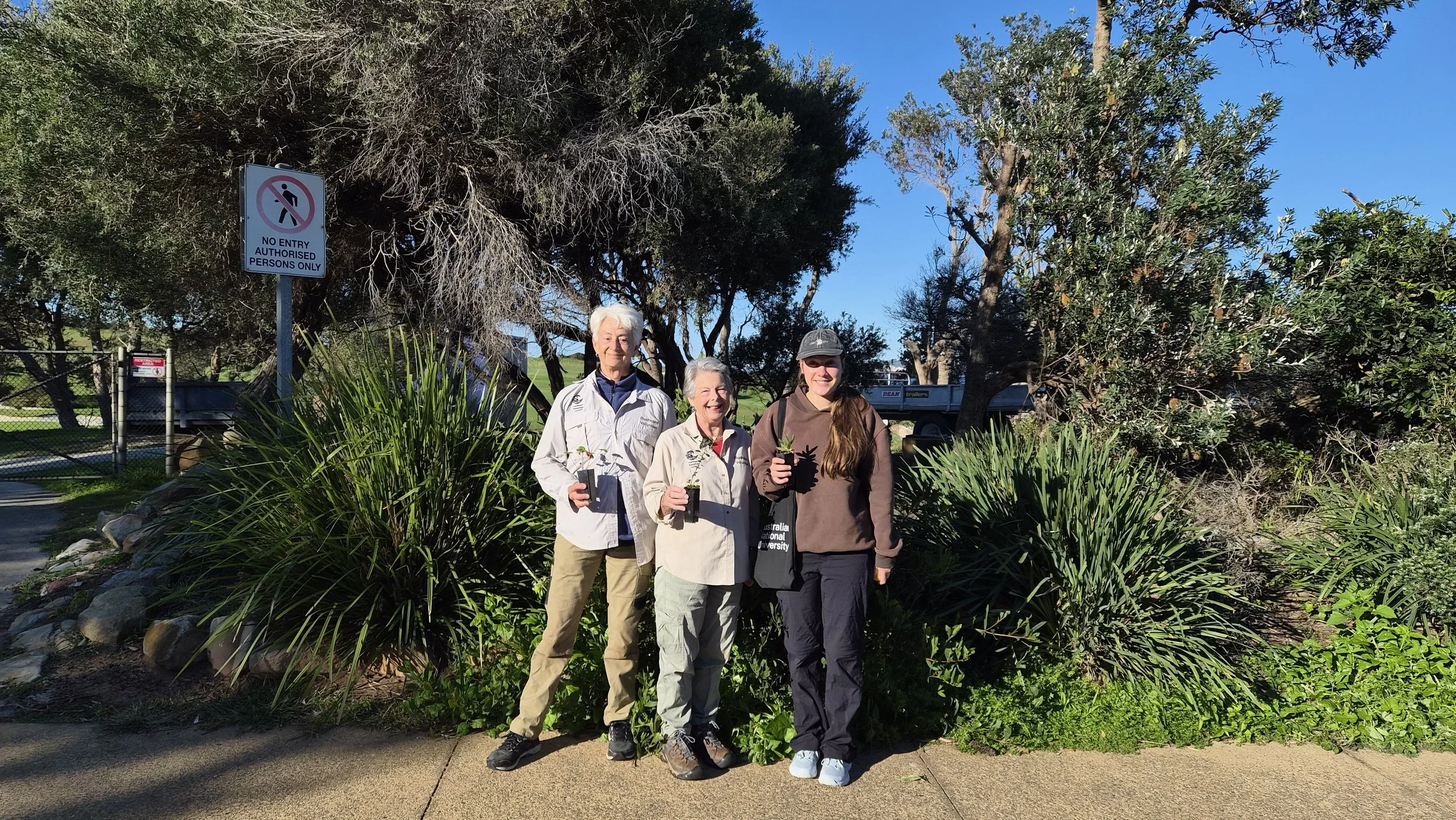 Reefcare Volunteers receive plant for 2025 attendance