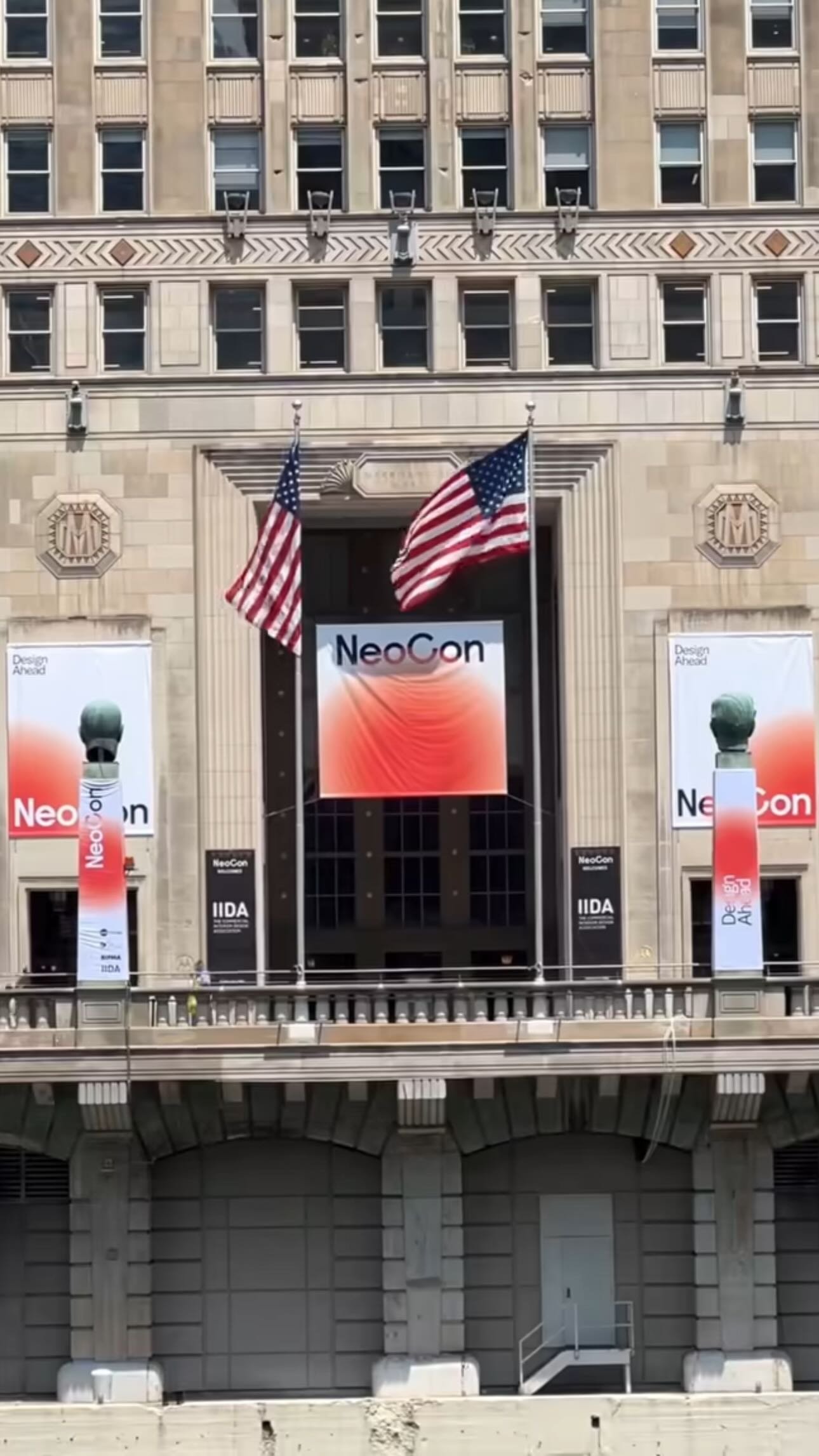 An unforgettable moment at NeoCon 2025 in Chicago! ๐๏ธโจ
Your Color Studio x Benjamin Moore — a dream collab come true ๐จ๐ซ
We brought the magic of personal color analysis to the world of design, surrounded by the boldest ideas and most innovat