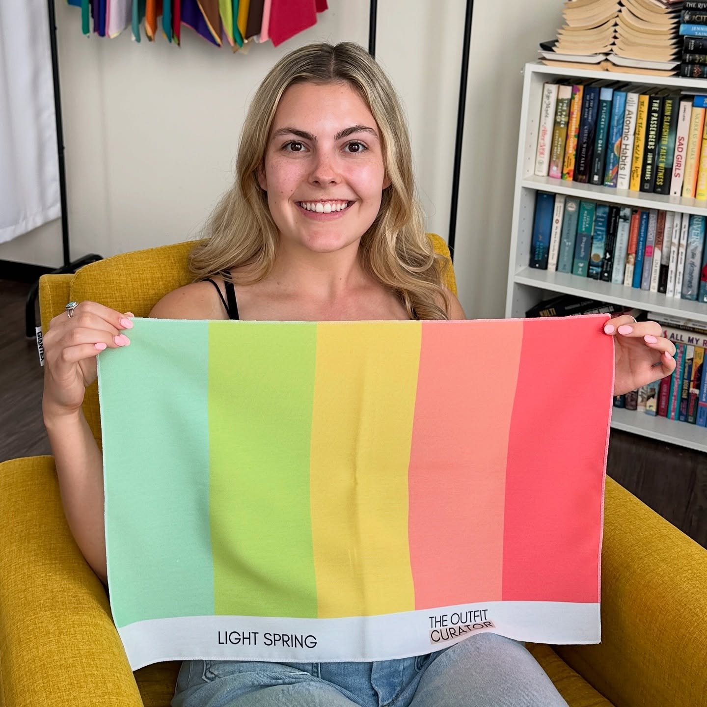 She’s glowing in her Light Spring magic! πΈβοΈ
peaches, sunny yellows, minty greens, and sky blues. These fresh, happy colors make her sparkle from the inside out. β¨π«
When your palette matches your vibe? Unstoppable. ππ¨
Ready find out what
