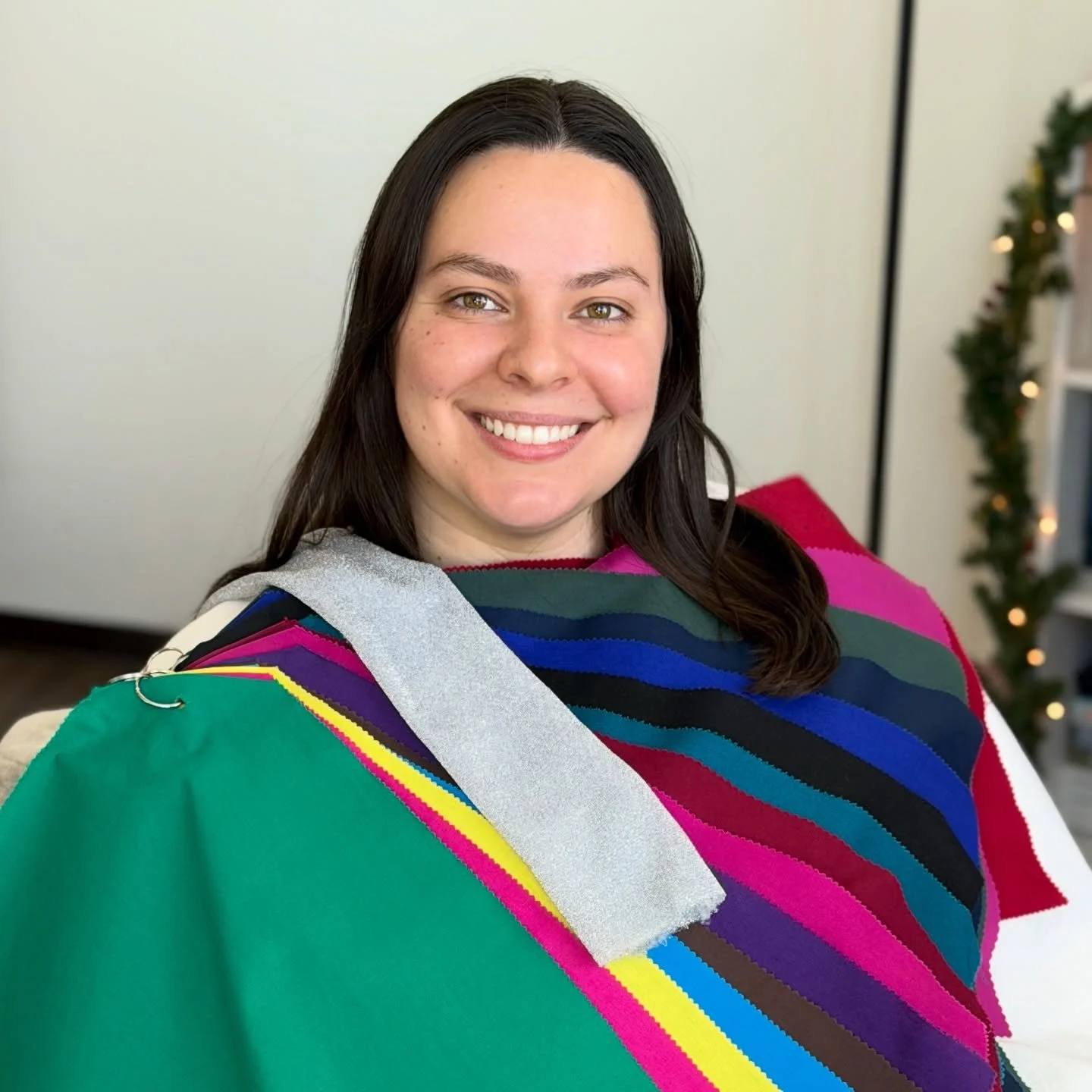 Cool, crisp, and effortlessly striking ❄️✨
A true Cool Winter&mdash;where icy tones, bold contrasts, and jewel shades bring everything to life.

Ready find out what your best colors are? 

Book your color analysis with us! 💕

LINK IN BIO ⬆️

For Gro