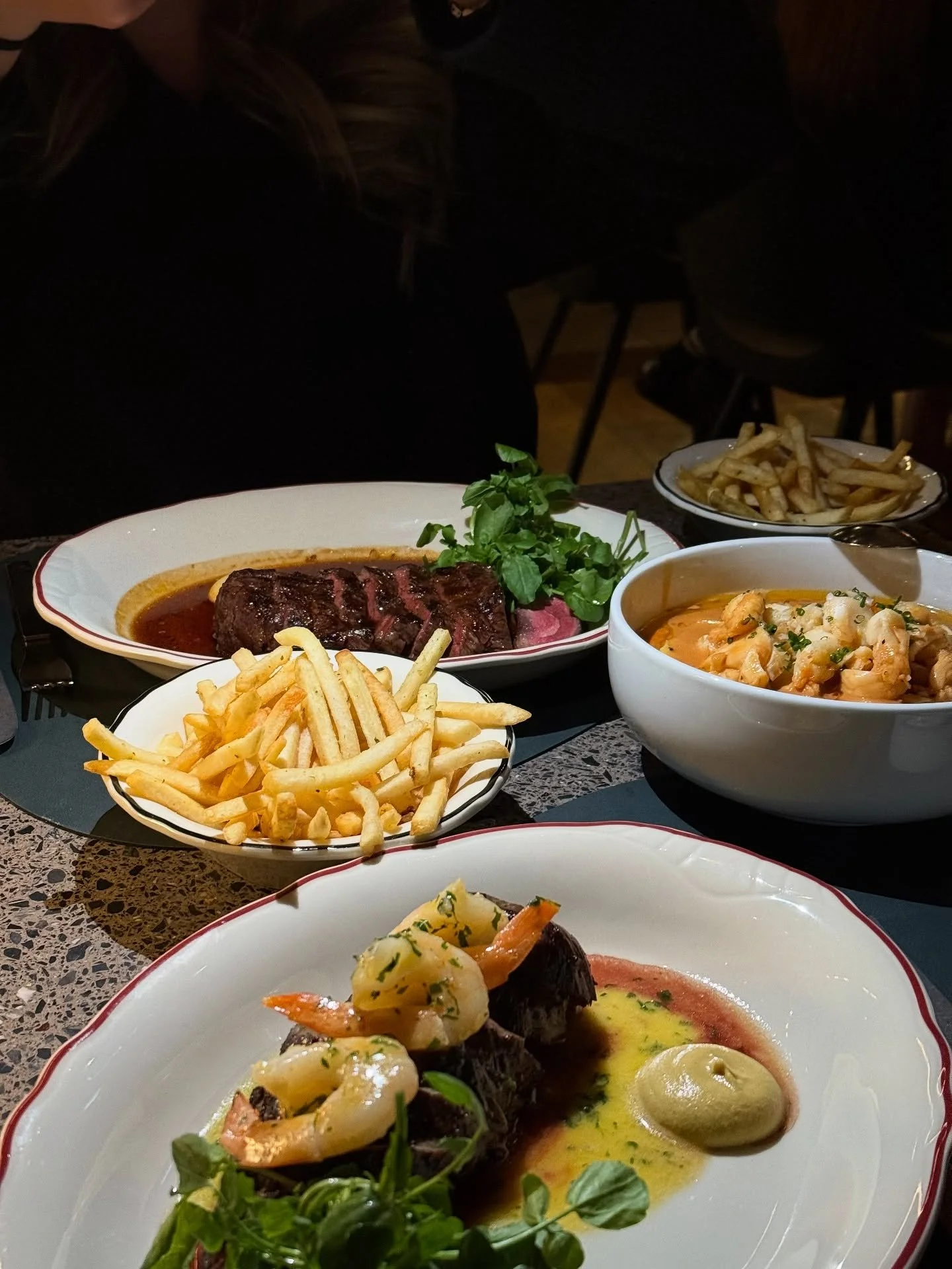 TUESDAY STEAK NIGHT 🥩
📍 @lollo_melbourne Melbourne VIC 3000
🥩 $39 Steak Night every Tuesday
🔪 300g Wagyu Rump with jus and endless fries
🍷 $12 Vino of choice 
🍤 $18 Surf & Turf add on
⭐️ Overall @steakbabesau Rating 3.5/5 Stars
—
#