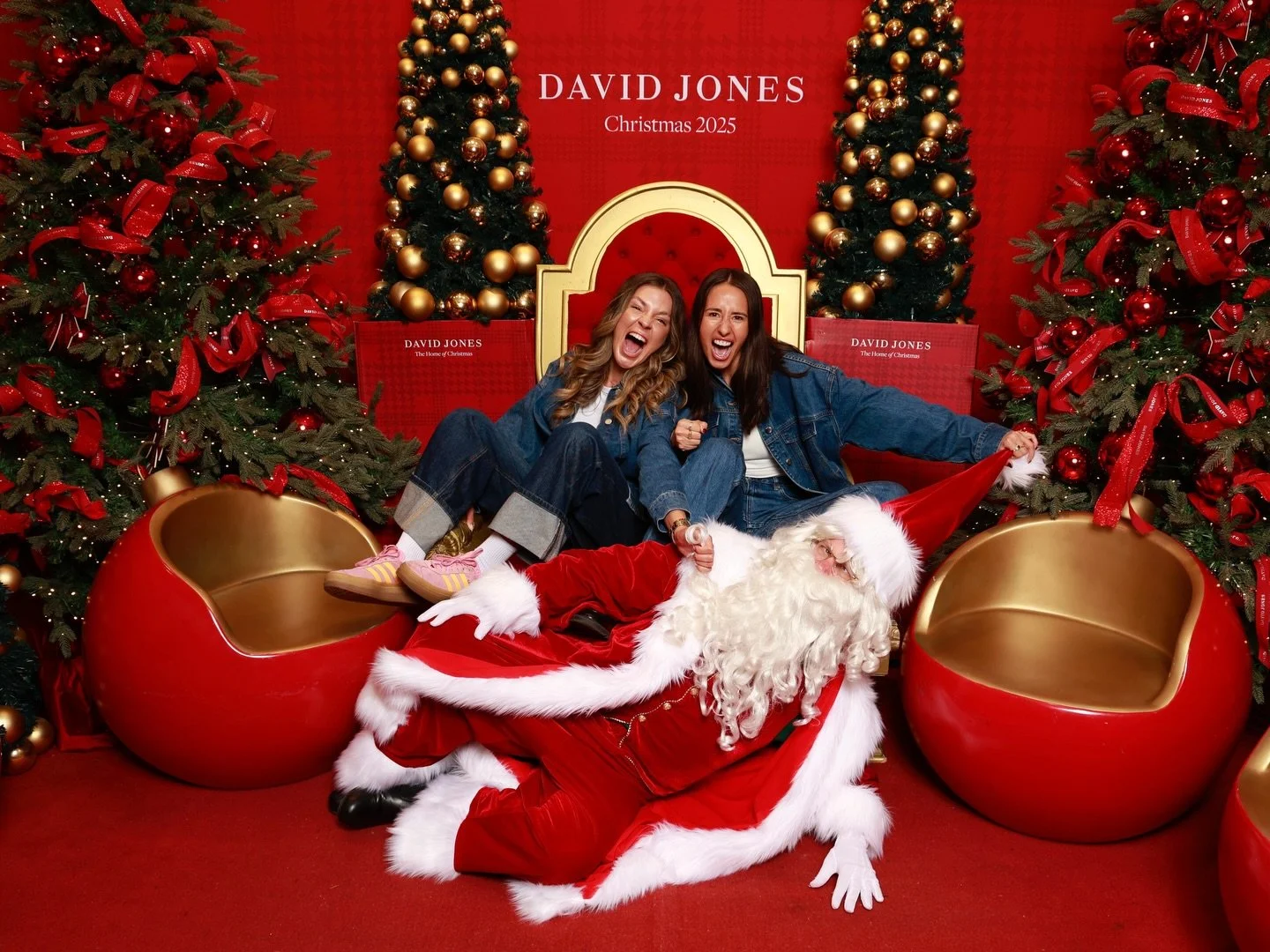 Merry Christmas babes 🎄

Hope your day is as saucy as Santa&rsquo;s naughty list &amp; your steak is cooked exactly how you like it 🥩

H &amp; Mads