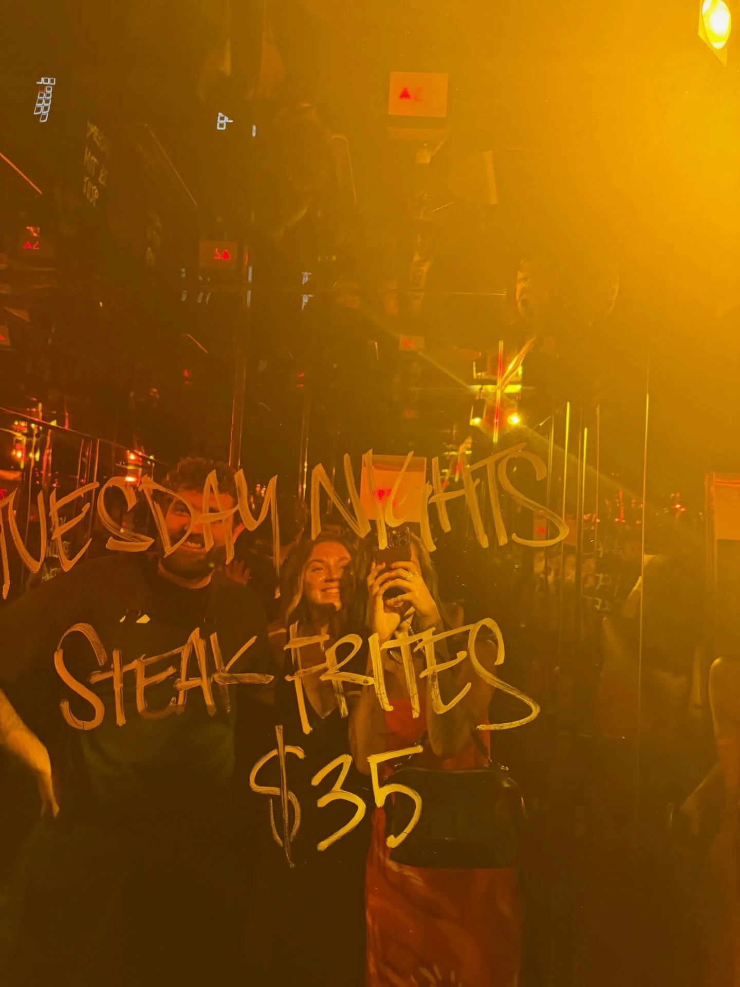 VIBES &amp; STEAK 🔥

📍 @bistrox.melbourne Fitzroy VIC
🥩 $35 Steak Night every Tuesday
🔪 250g Wagyu Rump 
🔥 Served with chippies, salad &amp; peppercorn sauce
👨🏻&zwj;🍳 Chef @benjohnchef 
🥩 Also feat. $70 Wagyu Denver Steak available daily 
⭐️