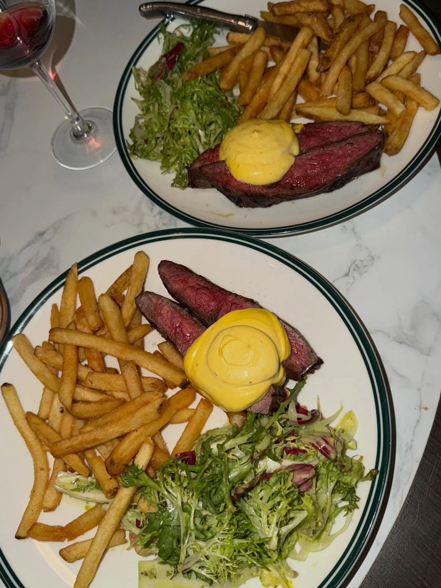 We love Wagyu every day ❤️&zwj;🔥 

📍 The Palace, Camberwell 
🔥$32 every day
🥩 250g Wagyu Flank
🍴 Calamari, Wagyu skewers &amp; Cauliflower Arancini 
🍷Vino from $11 a glass 

#steakbabes #thepalace