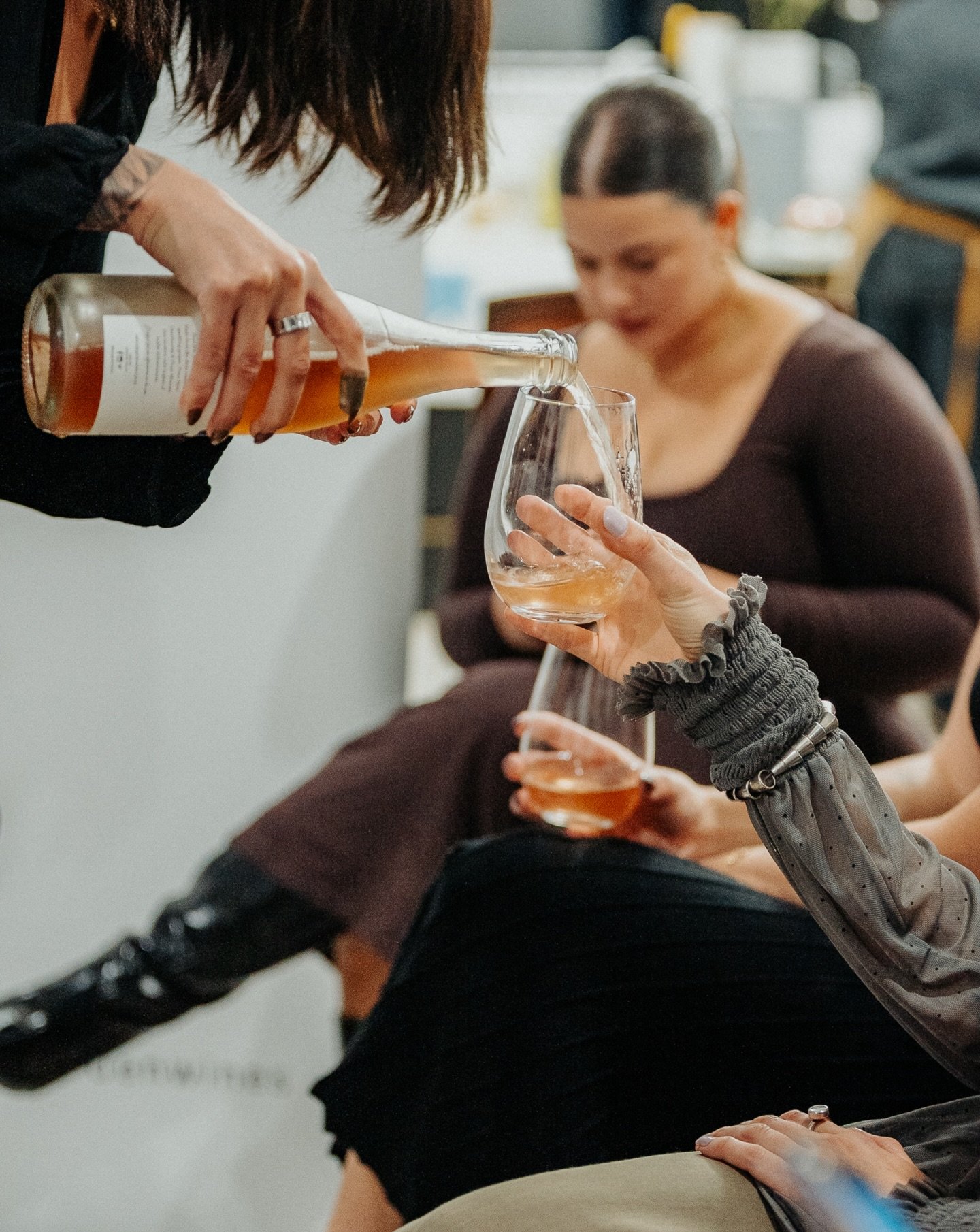 Wine, women &amp; steak with @ladygardenwines 

Before we sat down to dinner on Saturday evening at our Scorpio Sisters Retreat, we were lucky enough to be joined by Kelly, a local winemaker who walked us through the @Ladygardenwines story, her wines