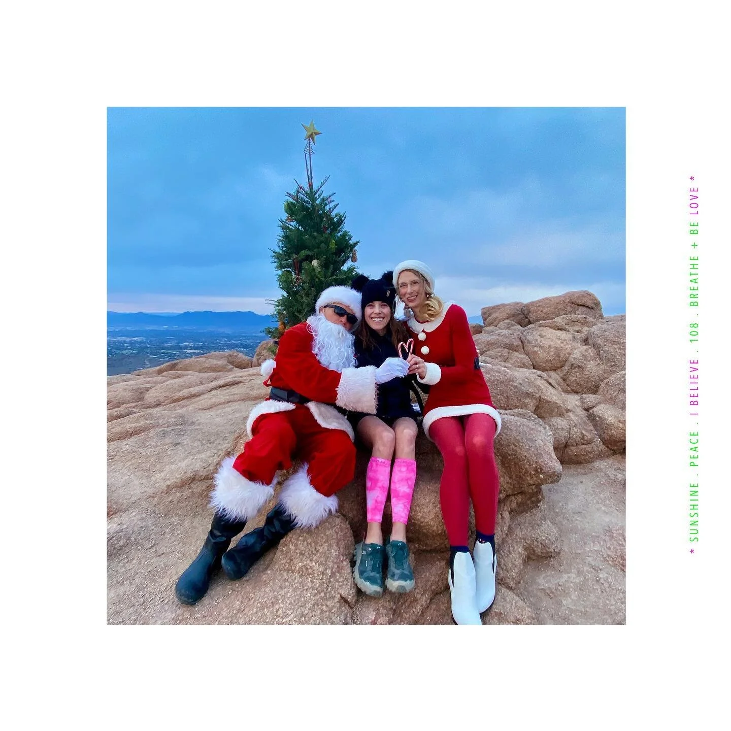 🤍 went on a #cloudventure to ask the Claus&rsquo; for world peace &hearts;️🤍&hearts;️ they promised to work on it + gave me a candycane for my efforts to #runonclouds + meet them in the sky ✨
☁️
@on_running
@camelbacksanta
📸 @camelbackculture
🤍
&