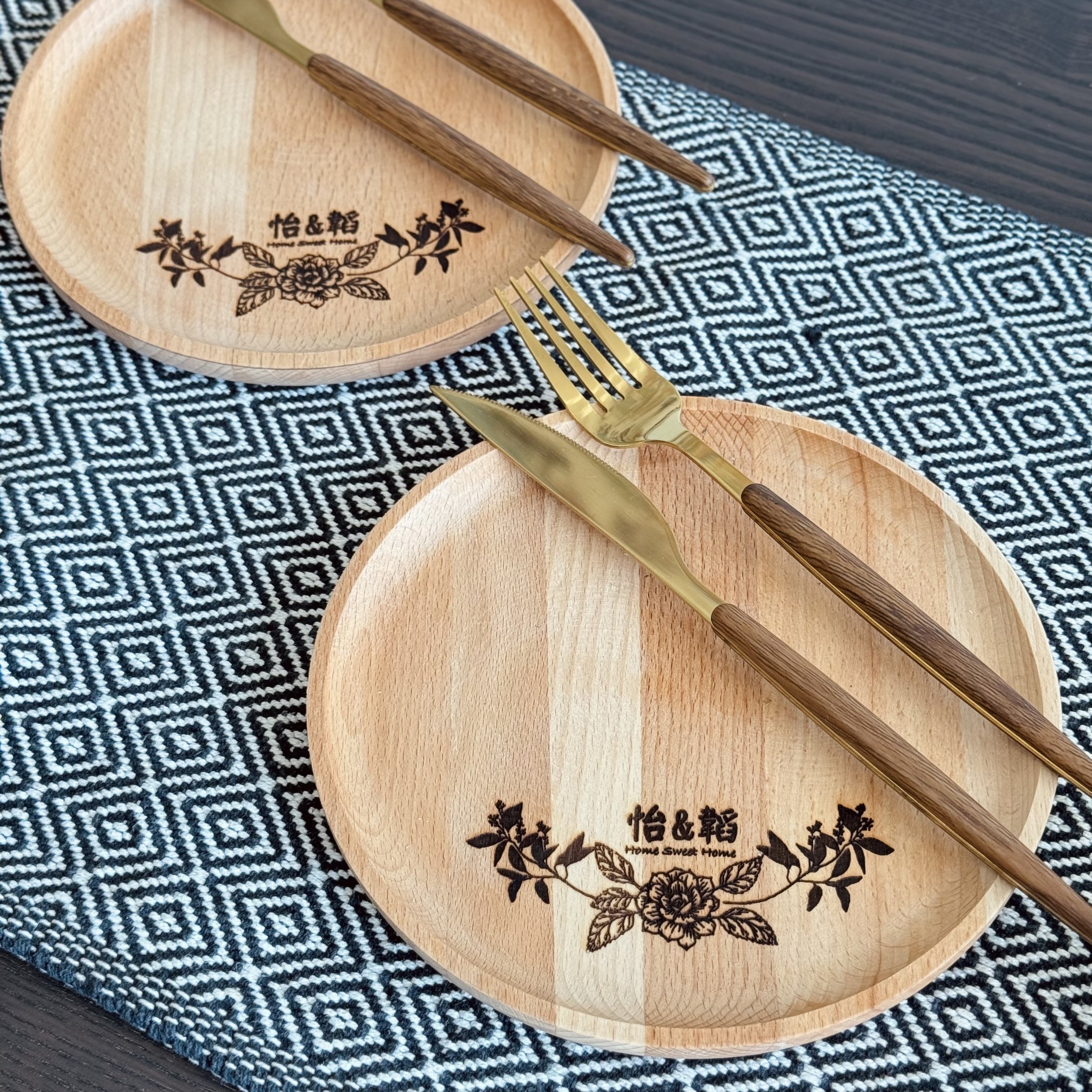 Personalized Wood Dinner Plates Set
