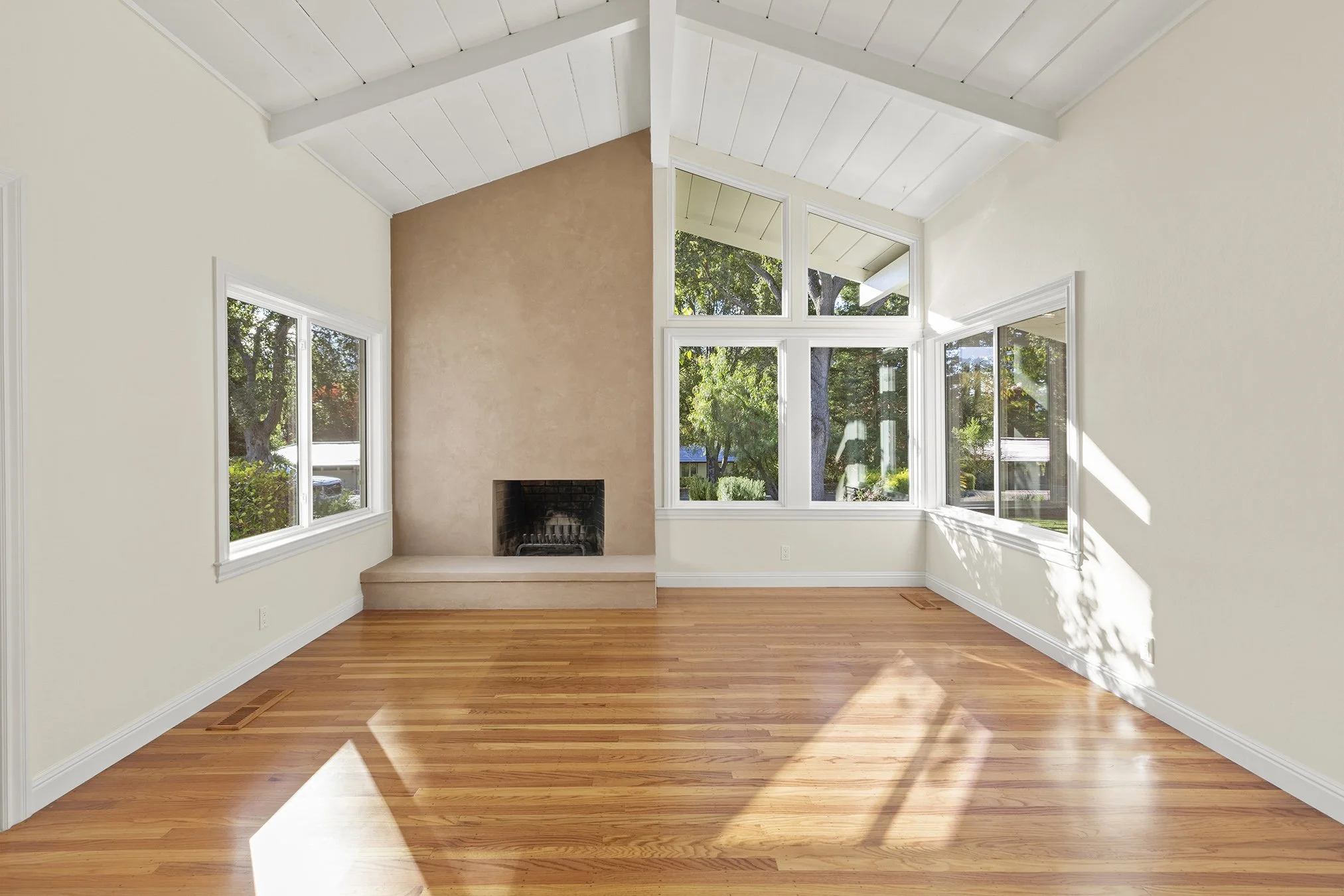 27696Vogue LR3.jpg