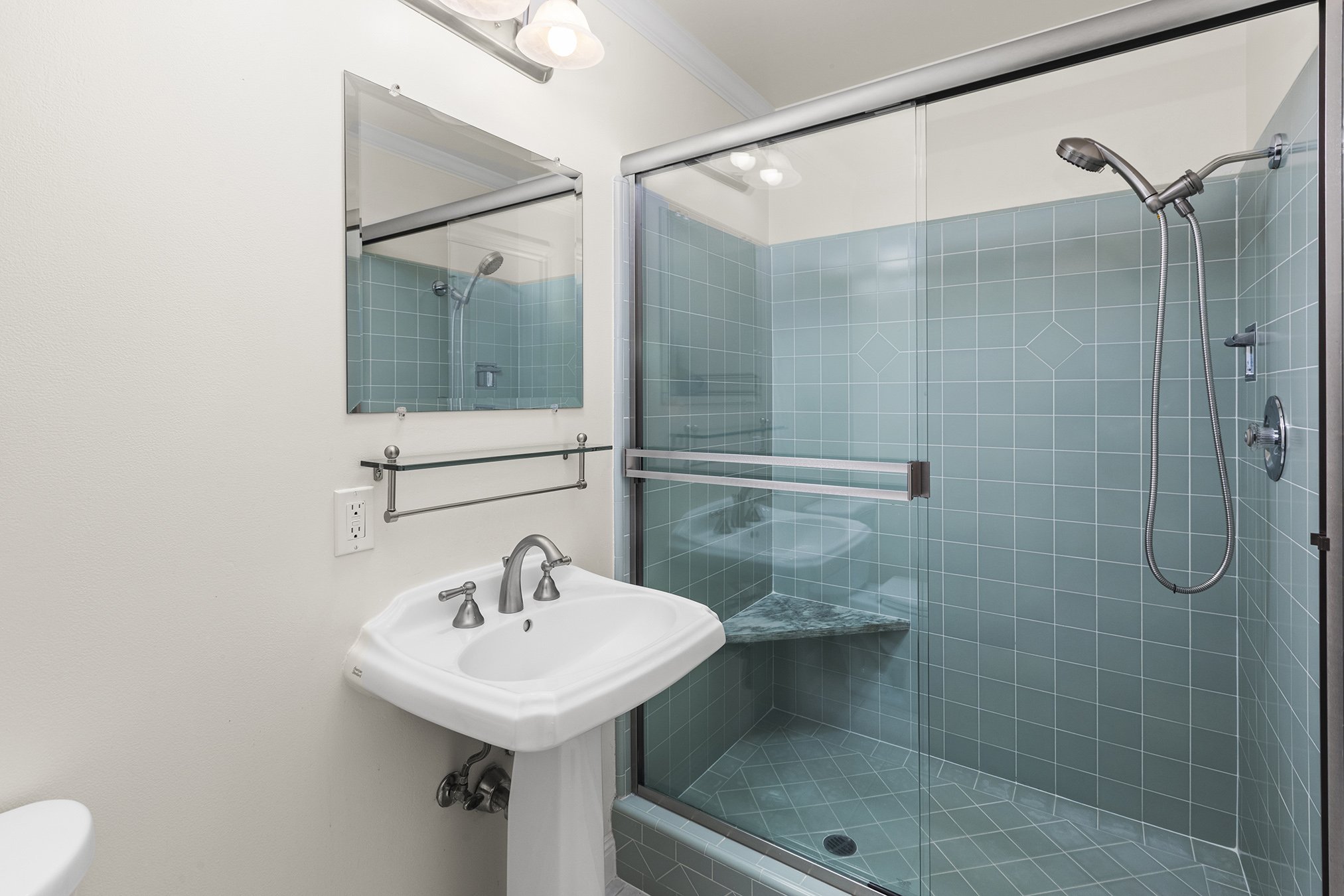 27696Vogue 2Bath.jpg
