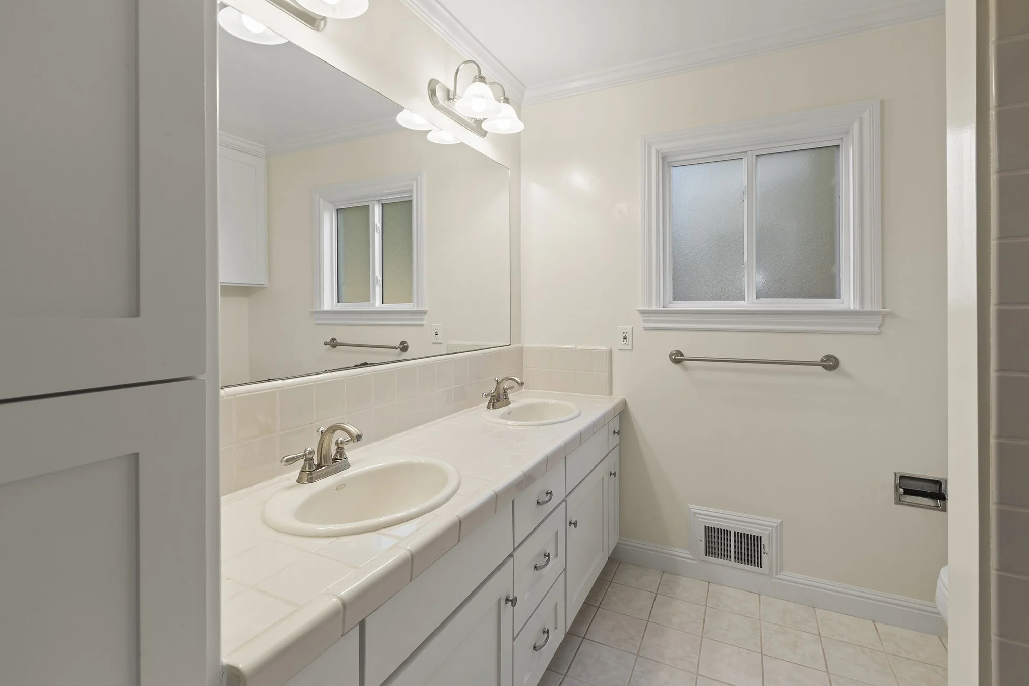 27696Vogue 3Bath1.jpg