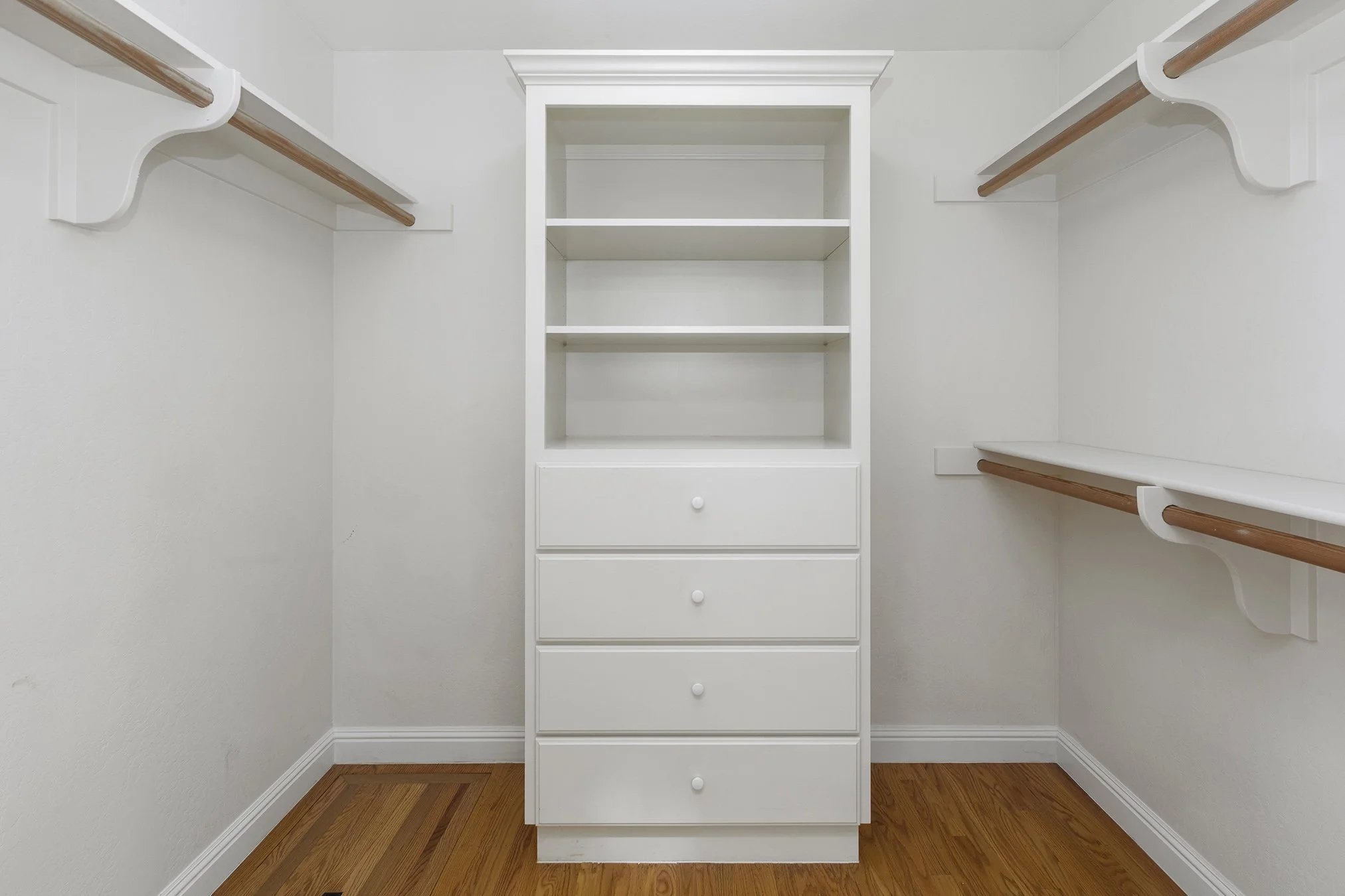 27696Vogue Closet2.jpg