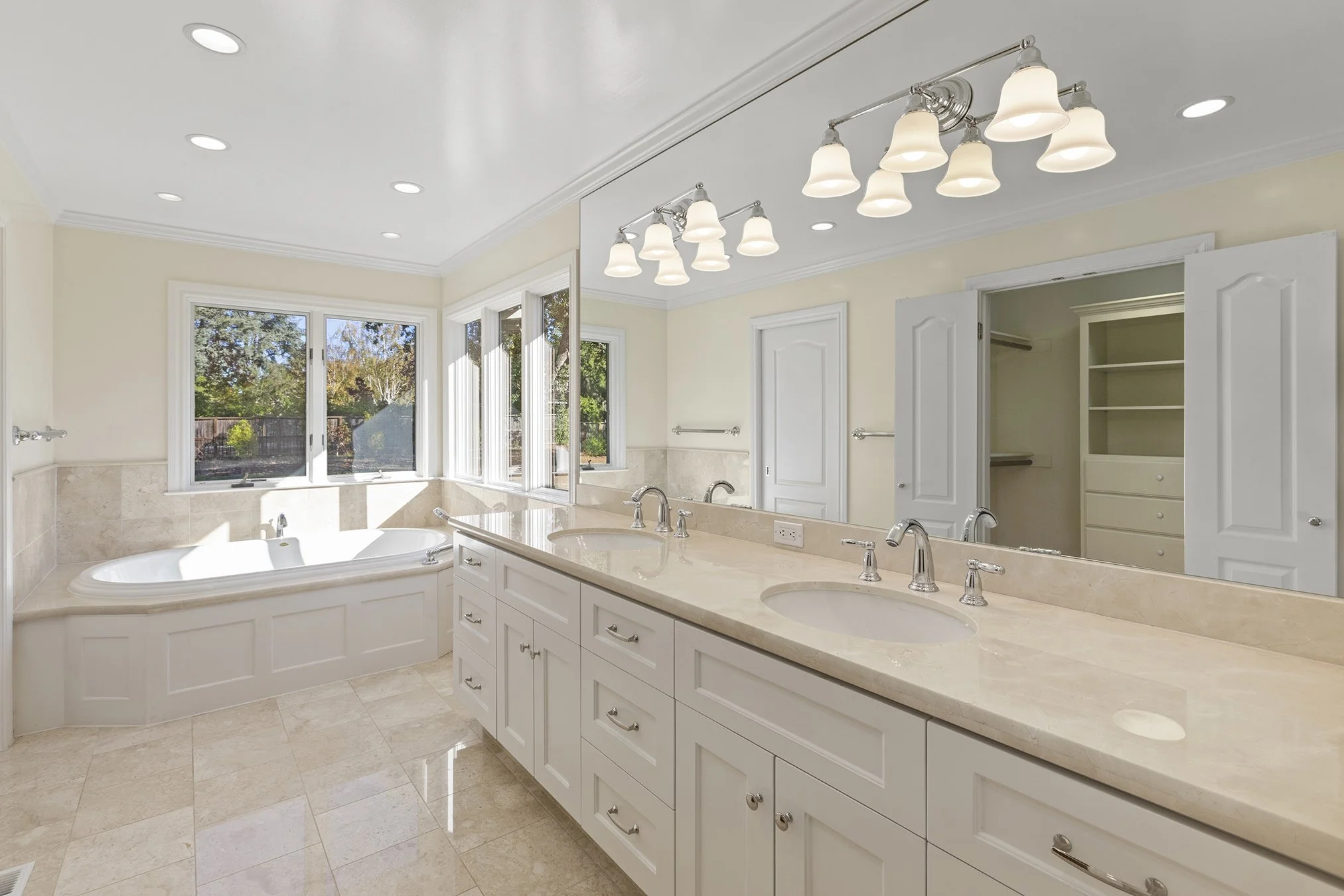 27696Vogue 1Bath1.jpg