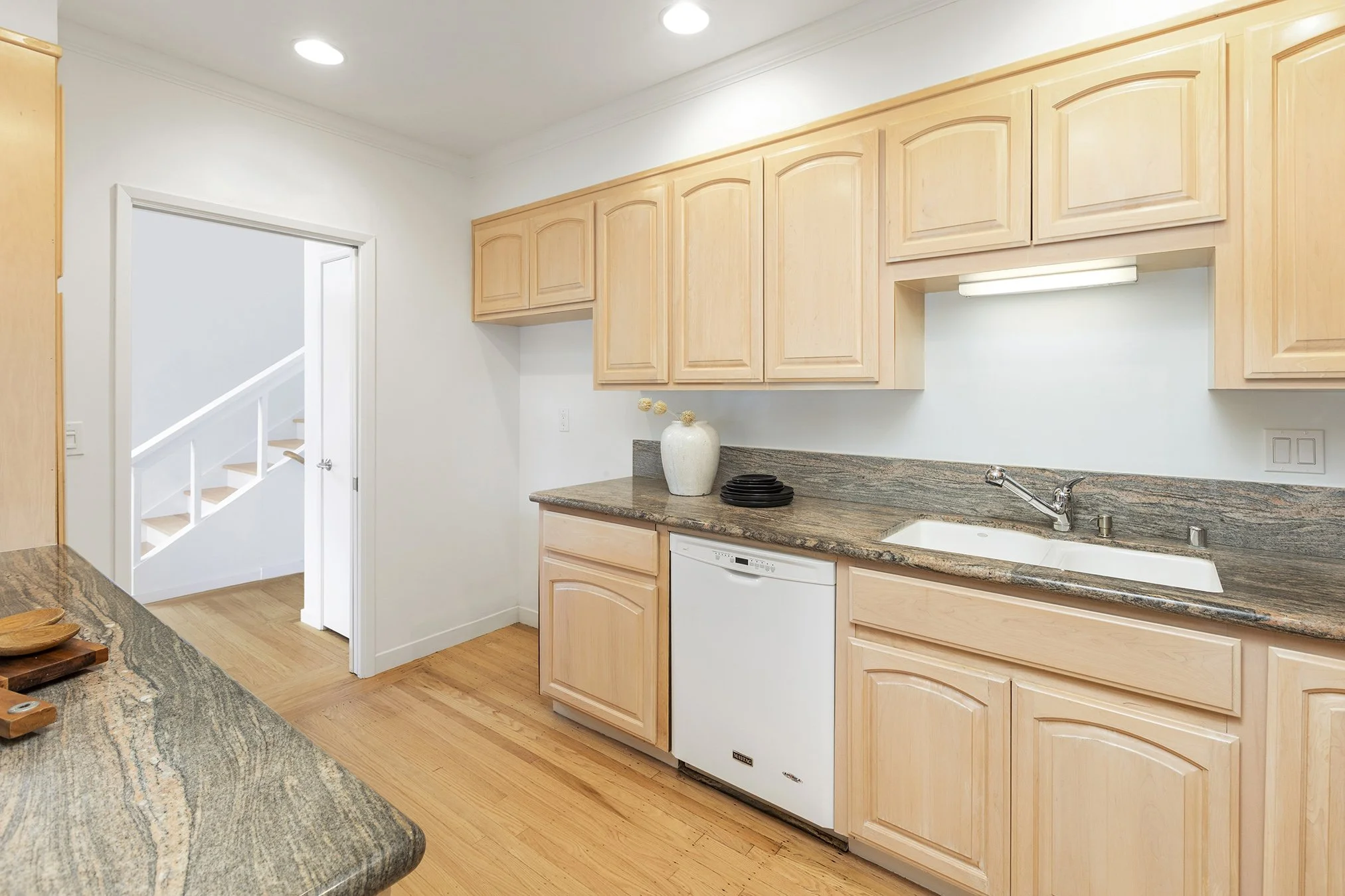 1270SandHill Kitch5.jpg