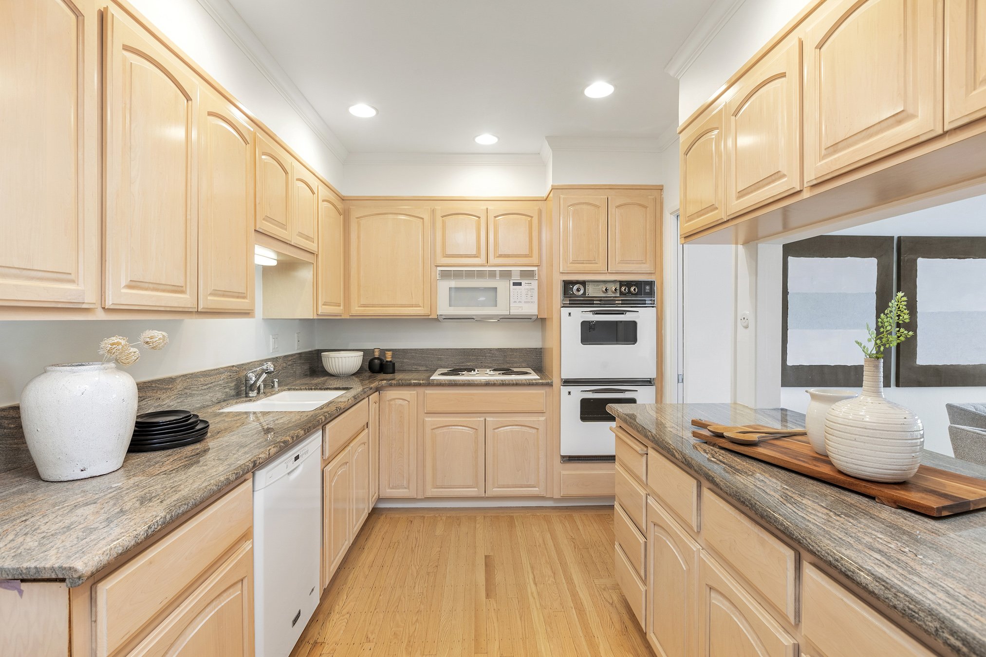 1270SandHill Kitch4.jpg