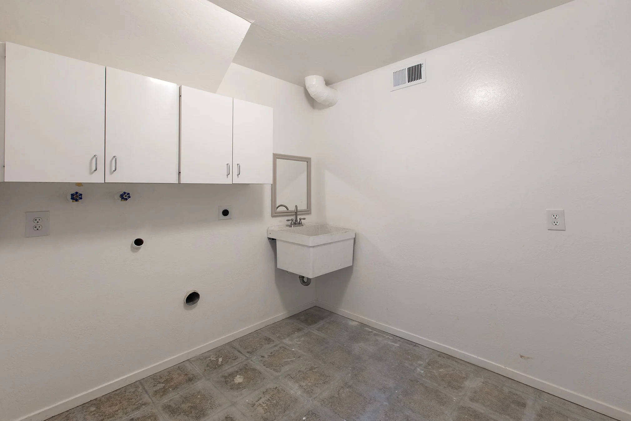 1270SandHIll Laundry.jpg
