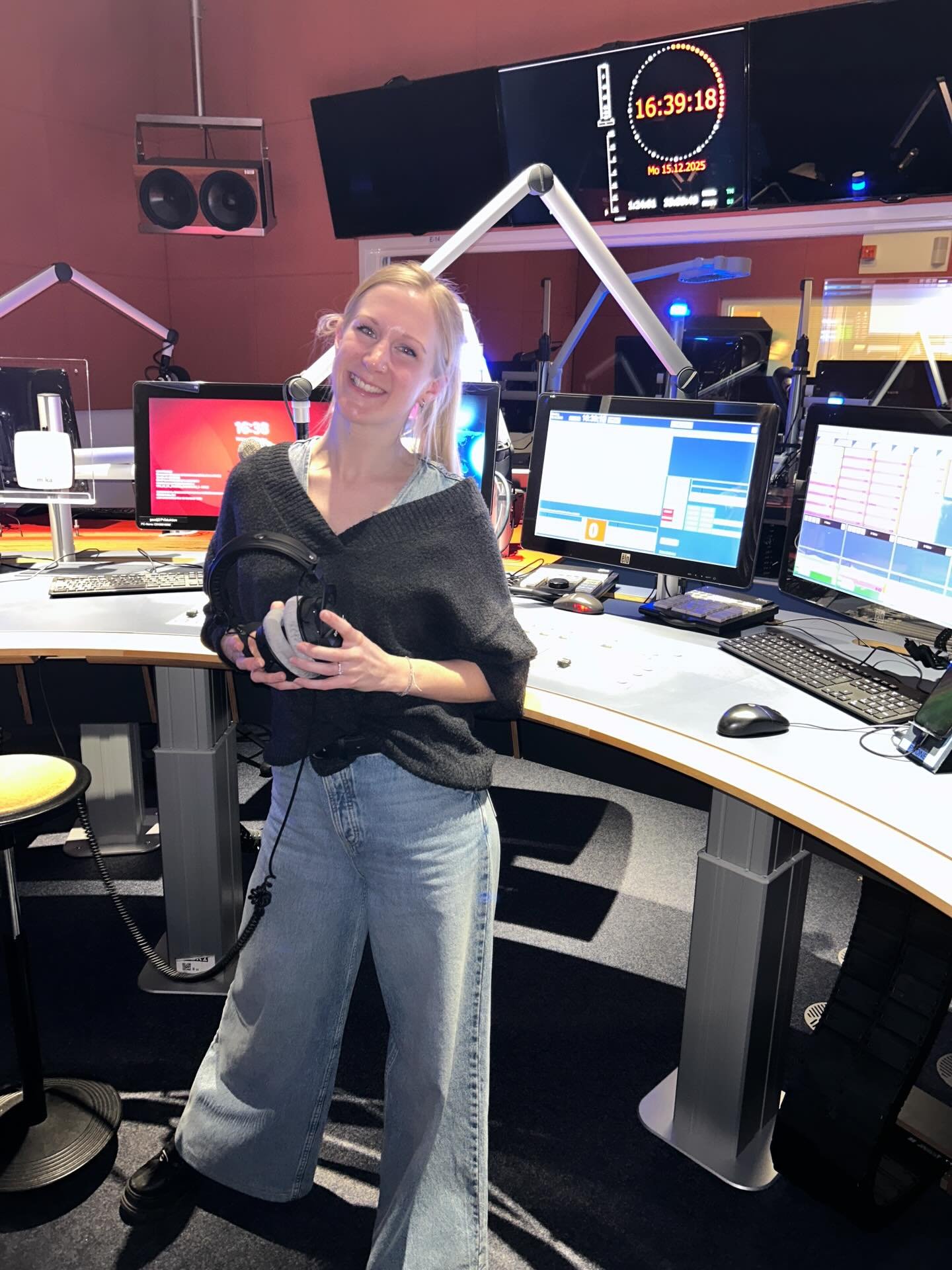 Heute um 21 Uhr erscheint das Interview, das ich am Montag f&uuml;r Radio N&Ouml; geben durfte. 4 Songs, darunter auch ein Song, der noch garnicht released wurde sind da heute zu h&ouml;ren - bin gespannt wie ein gummiringerl 😜🫶🏼
#deutschpop #airp