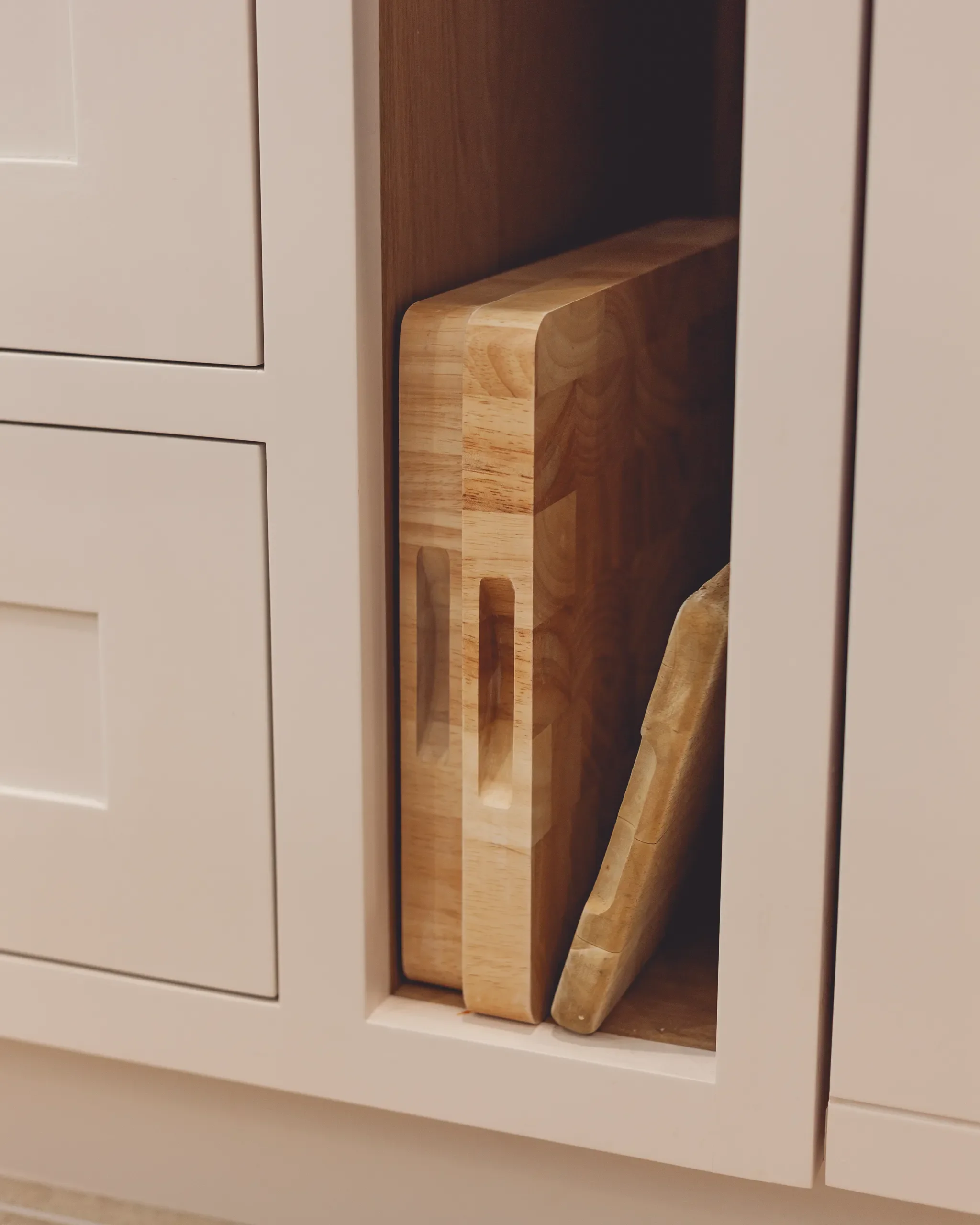 Juniper Workshop Bespoke Traditional Shaker Kitchen Stained Solid Oak Island Marble Cottage Farmhouse (16).webp
