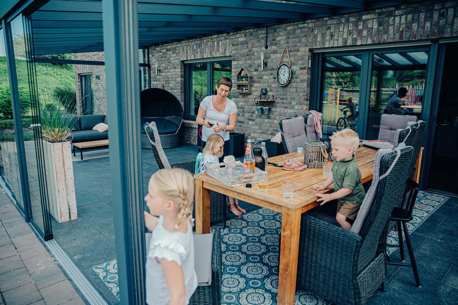 natuerliche-familienbilder-fotograf-familie-garten-antje-robbe_025.jpg