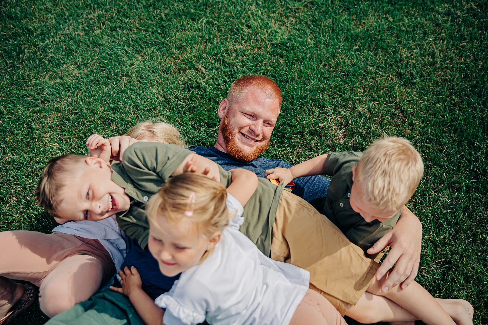 natuerliche-familienbilder-fotograf-familie-garten-antje-robbe_094.jpg