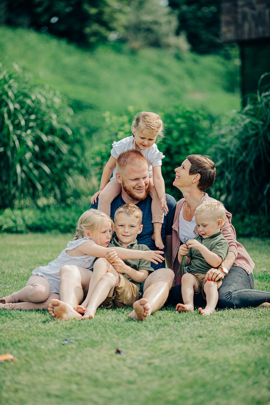 natuerliche-familienbilder-fotograf-familie-garten-antje-robbe_114.jpg