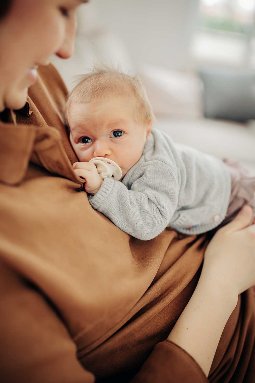 newborn-baby-fotograf-meppen-zu-hause-homestory_011.jpeg