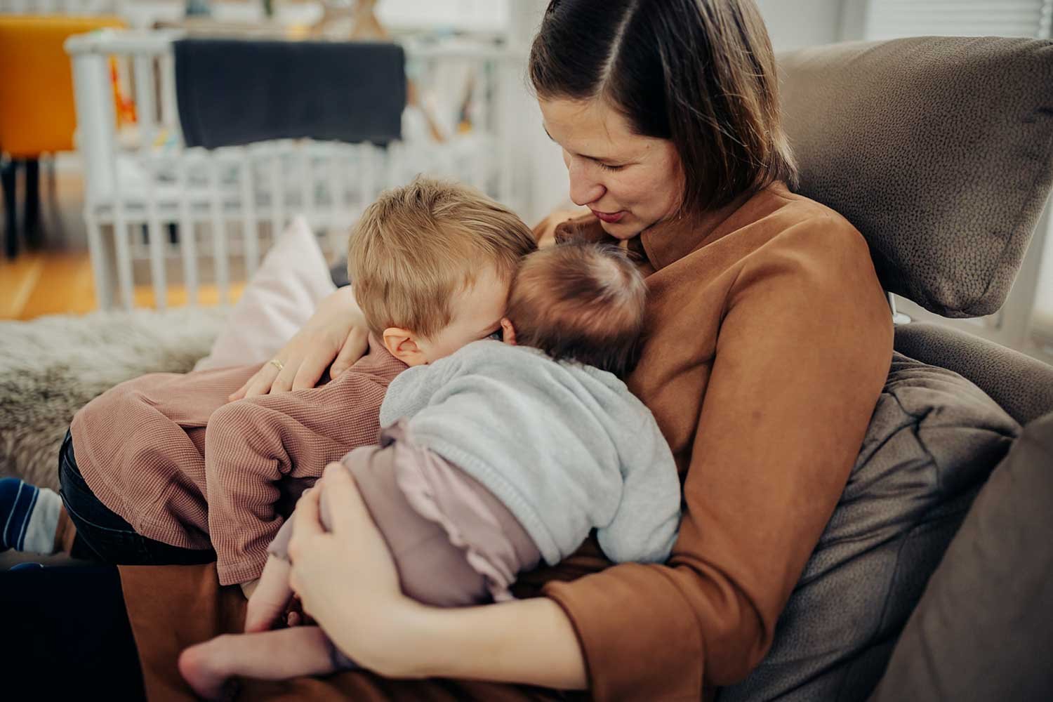 newborn-baby-fotograf-meppen-zu-hause-homestory_013.jpeg