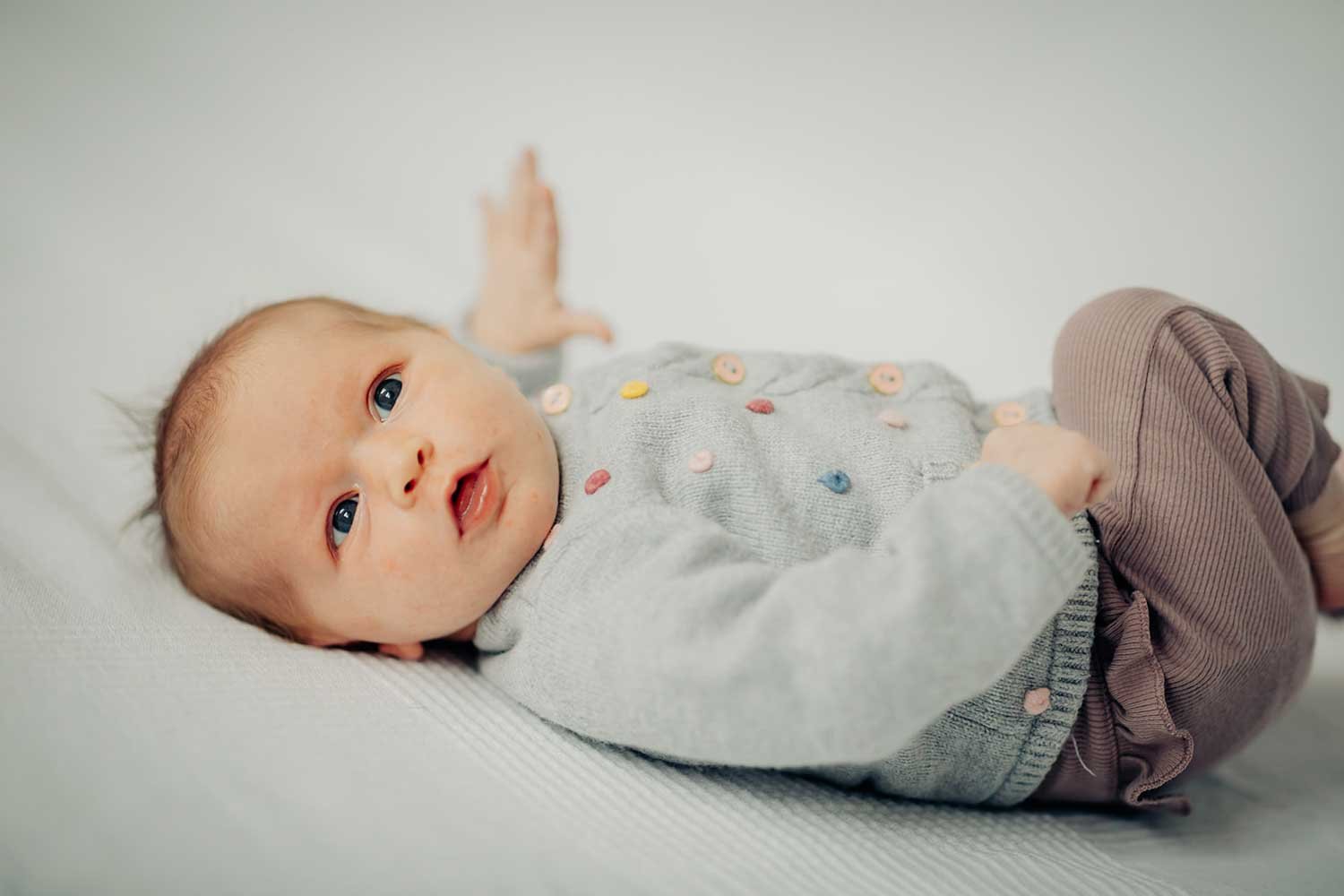 newborn-baby-fotograf-meppen-zu-hause-homestory_032.jpeg